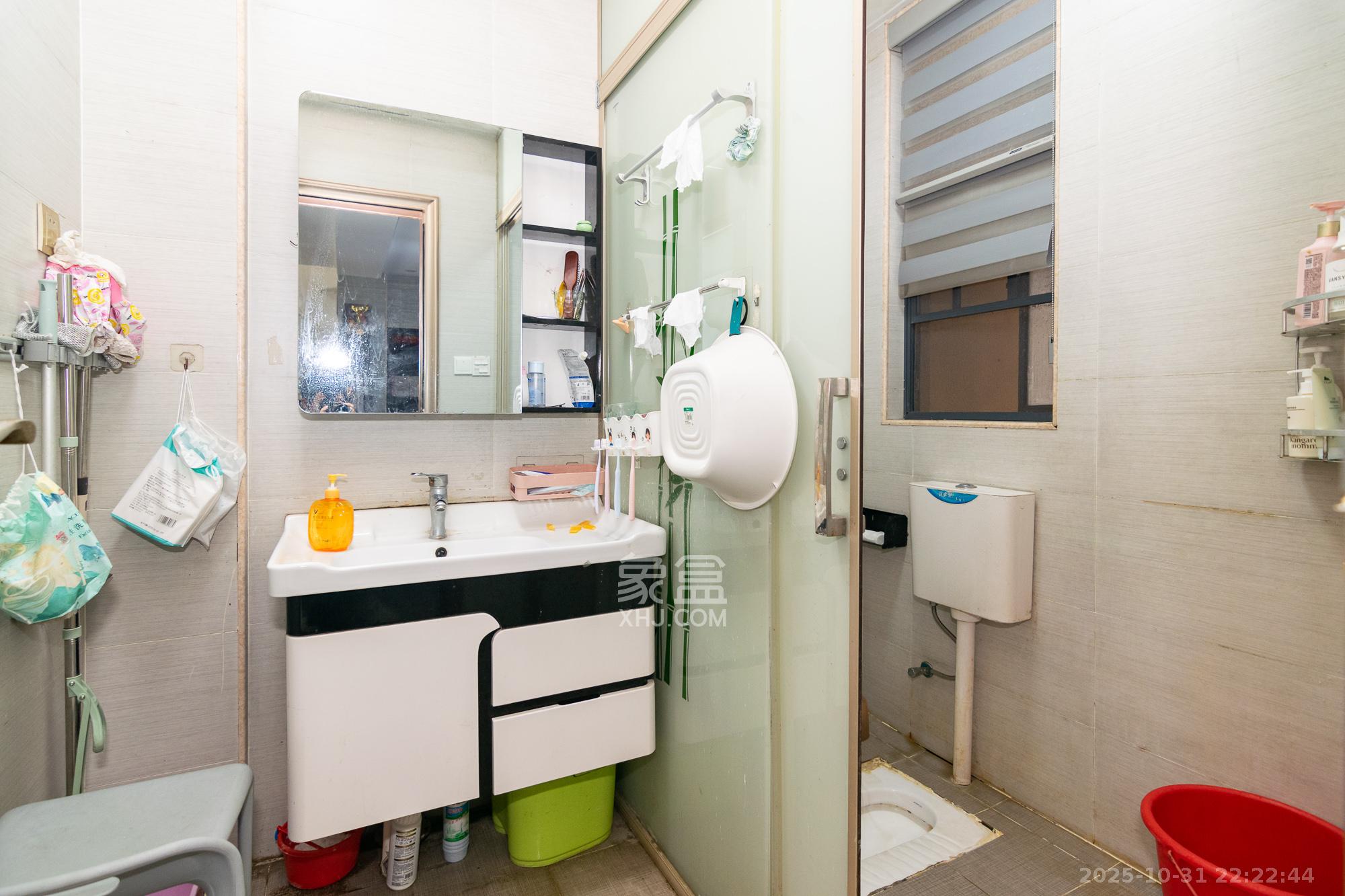 澳海月亮湾  3室2厅2卫    58.0万卫生间