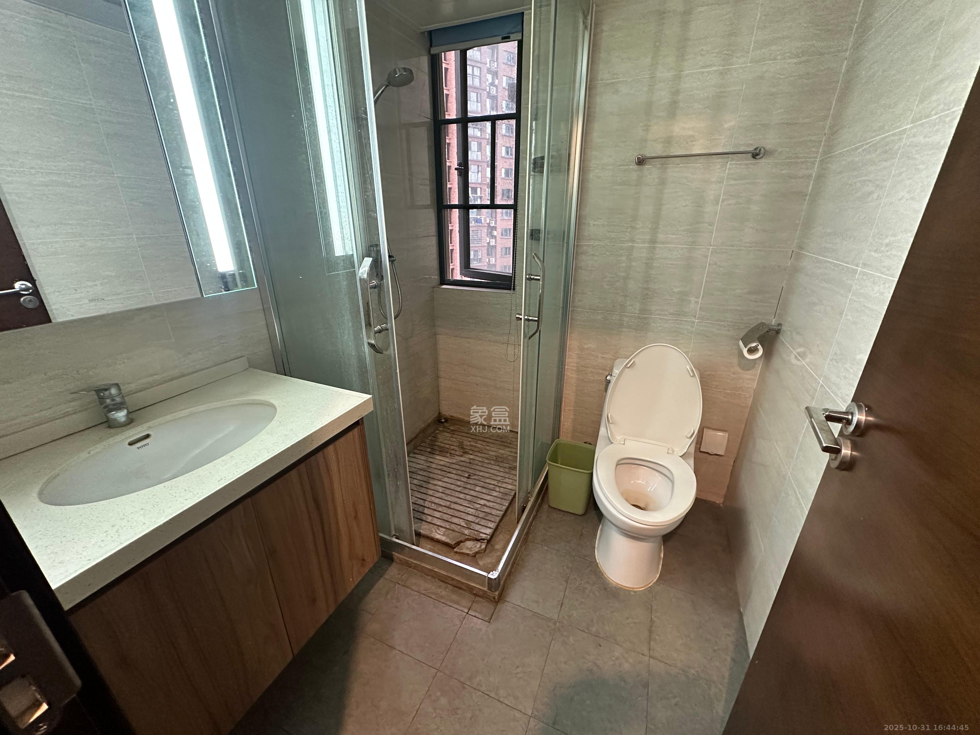 荣泰广场 3室2厅2卫 2500.0元/月 荣泰广场 3室2厅2卫 2500.0元/月室内图