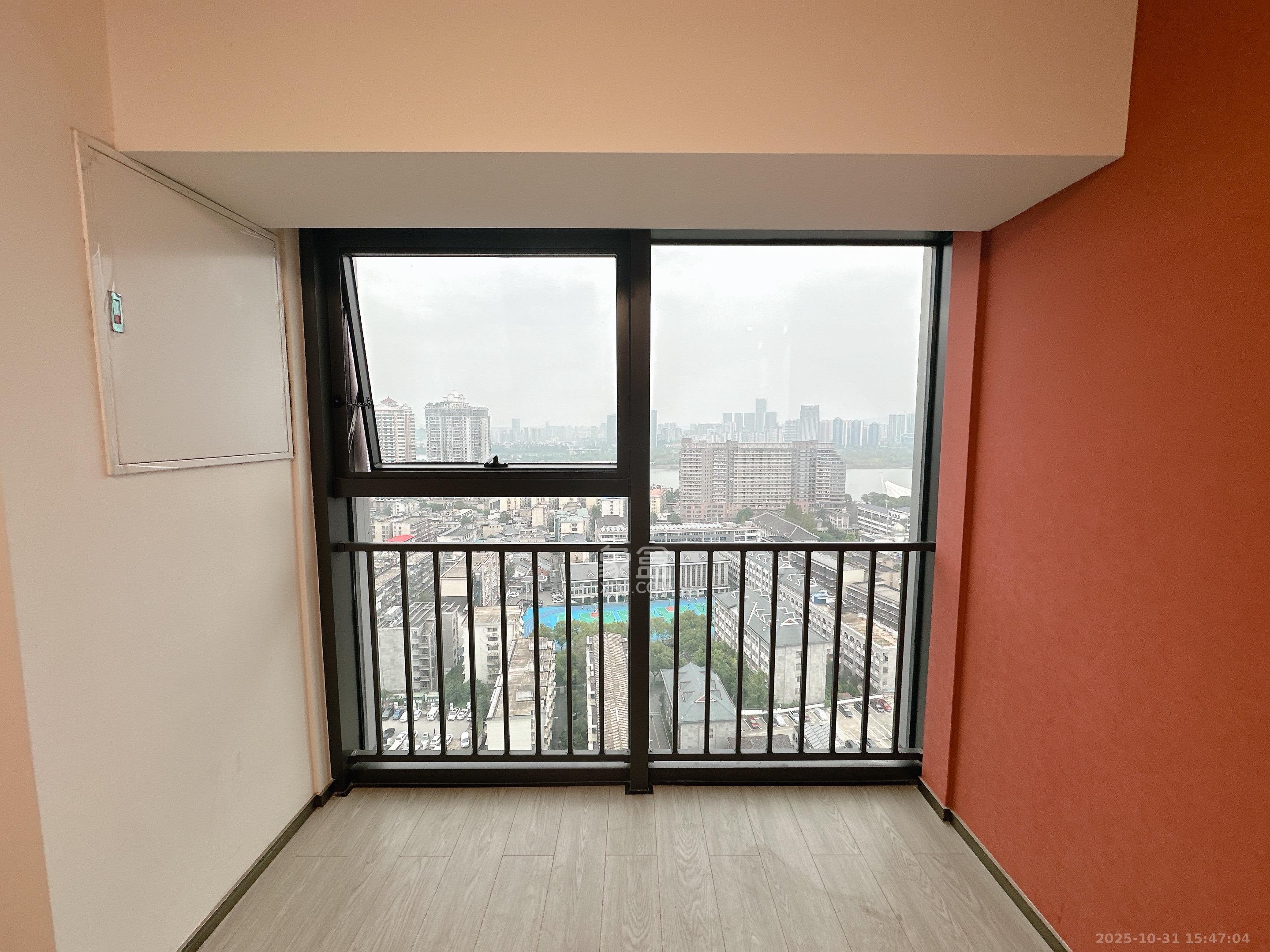 华润置地中心  1室1厅1卫    2100.0元/月 华润置地中心  1室1厅1卫    2100.0元/月室内图