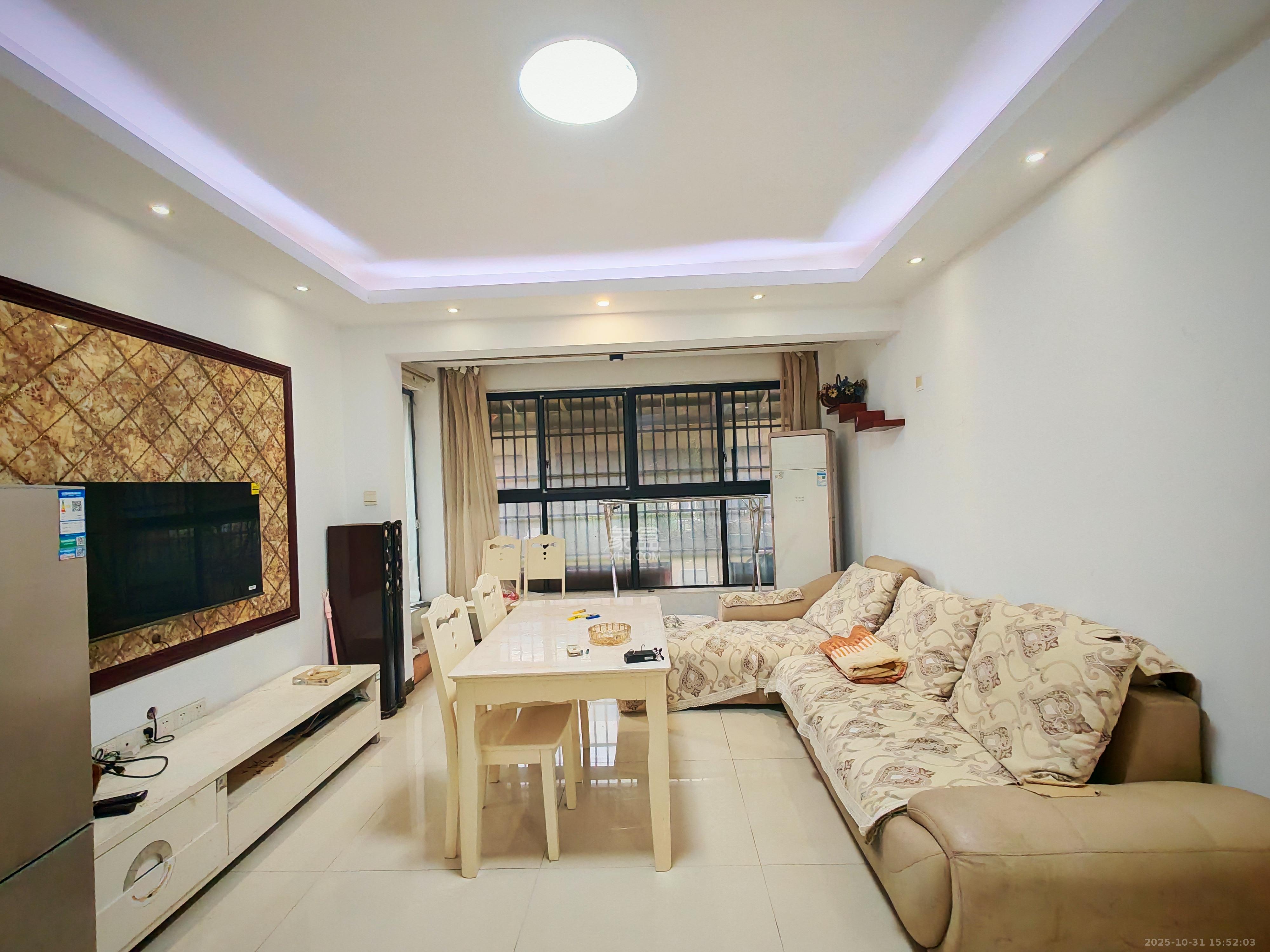 秀峰景园（领秀峰）  3室2厅2卫    1800.0元/月