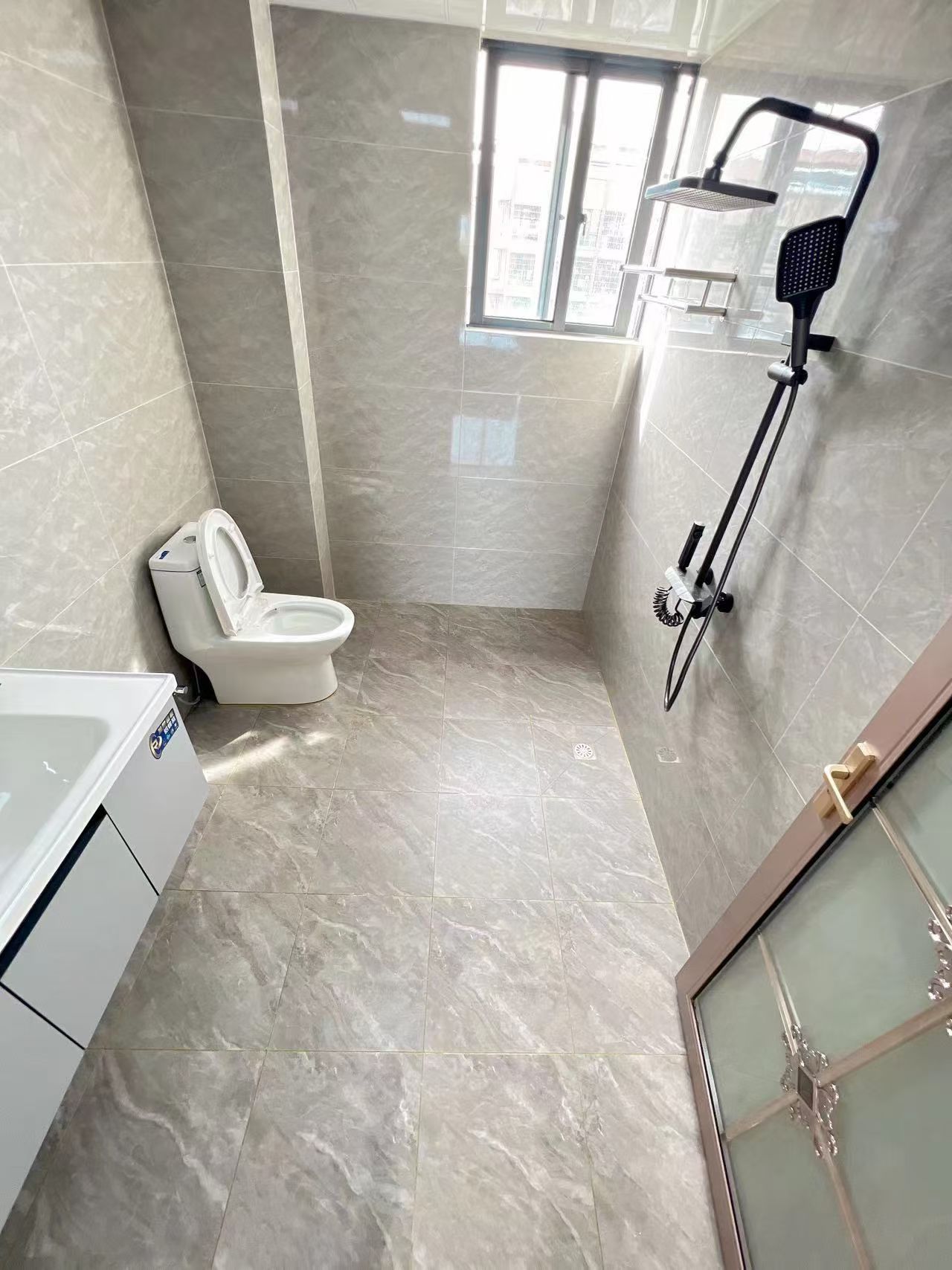 滨江新苑（一期A区）  3室2厅2卫    208.0万客厅