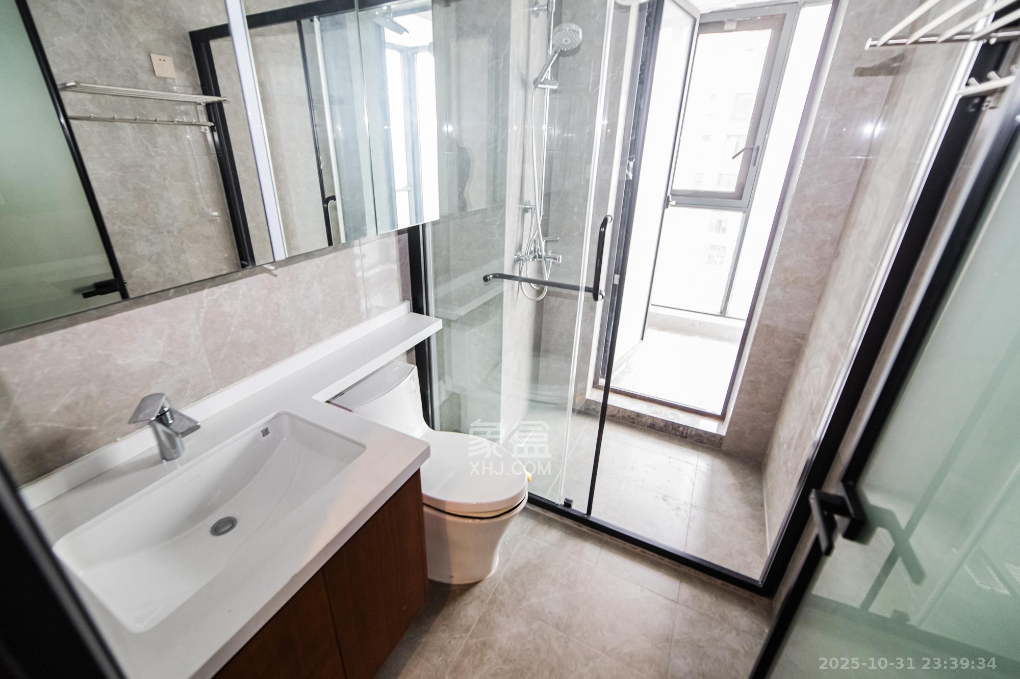 北辰瀚江府  3室2厅2卫    240.0万卫生间