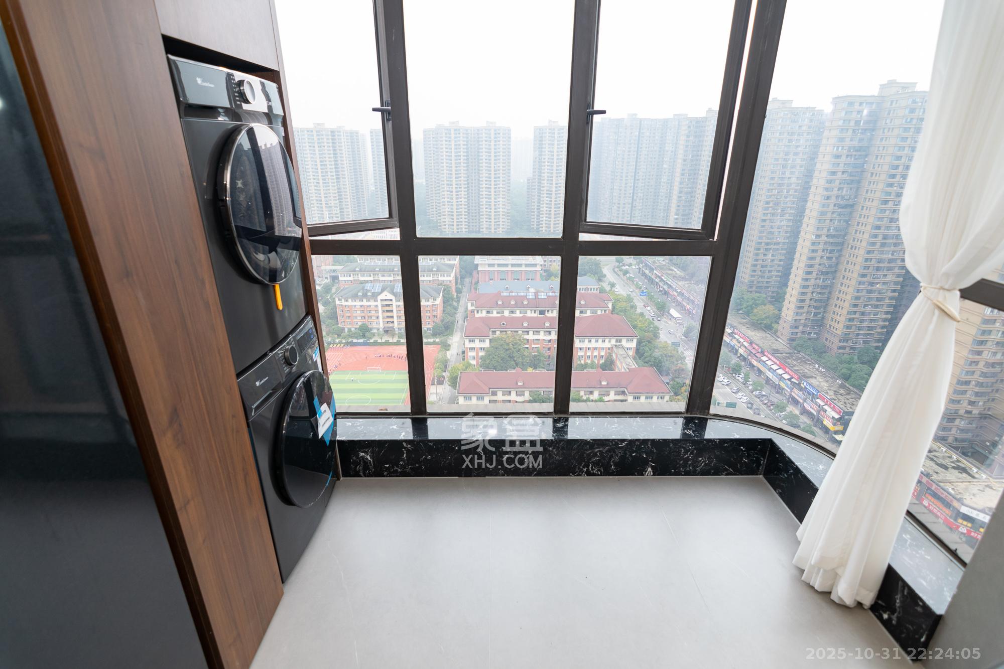 润和美郡(润和紫郡五期) 5室2厅2卫 135.0万 润和美郡(润和紫郡五期) 5室2厅2卫 135.0万阳台