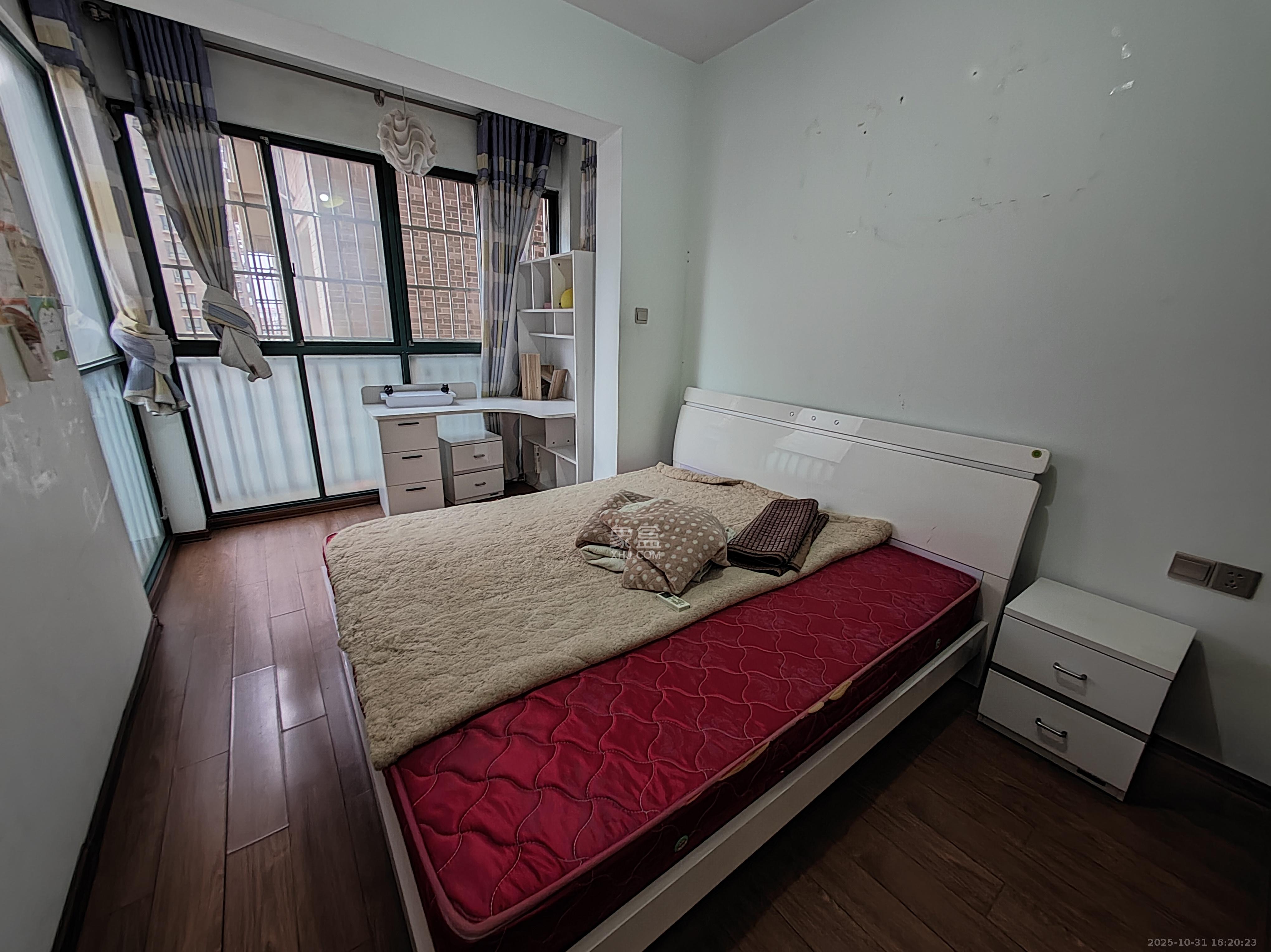 博雅湘水湾  3室2厅2卫    1800.0元/月室内图