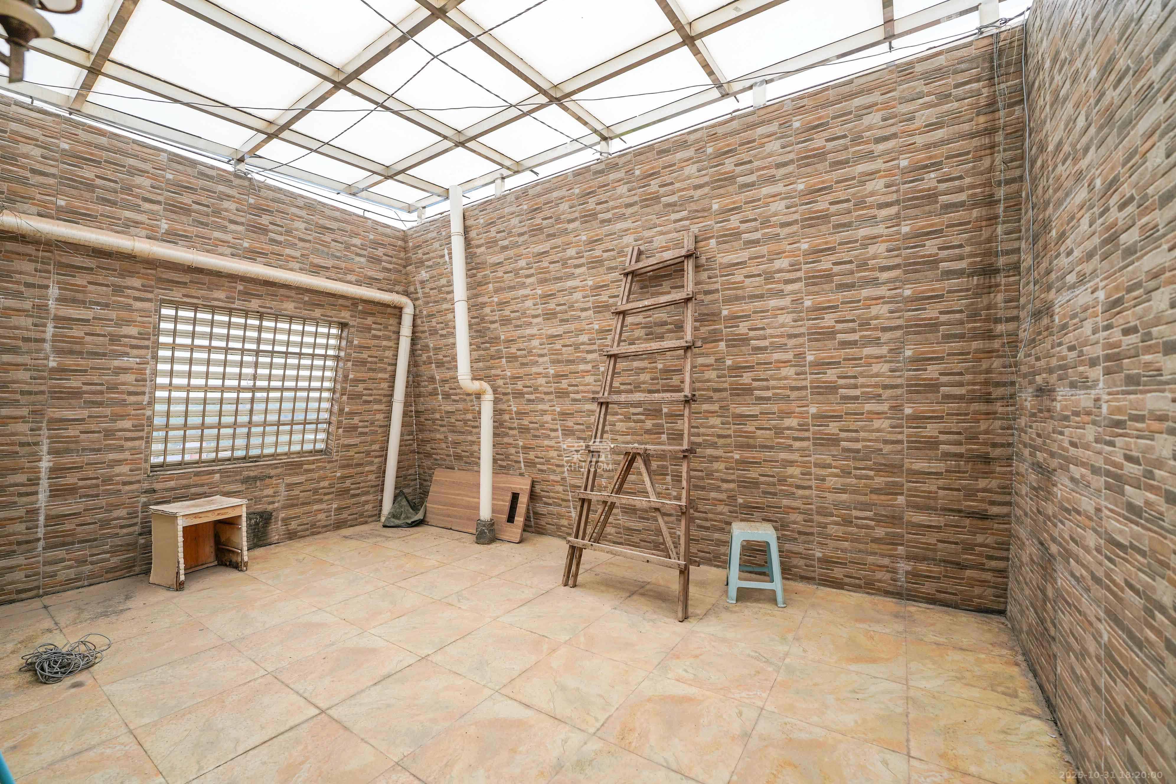 南郡雅园  4室2厅2卫    62.0万阳台