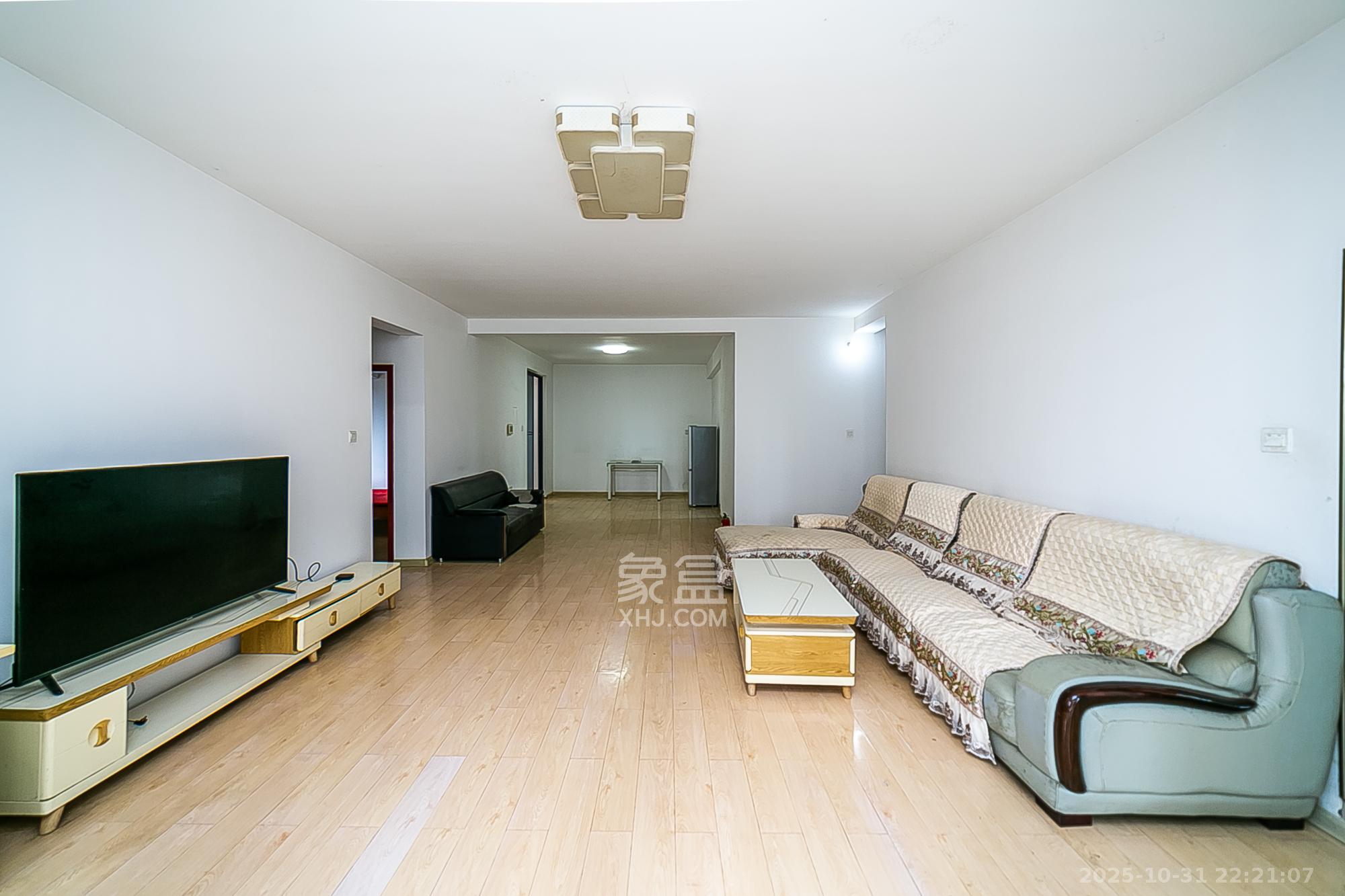 金域南外滩（望江佳园）  1室2厅3卫    266.0万客厅