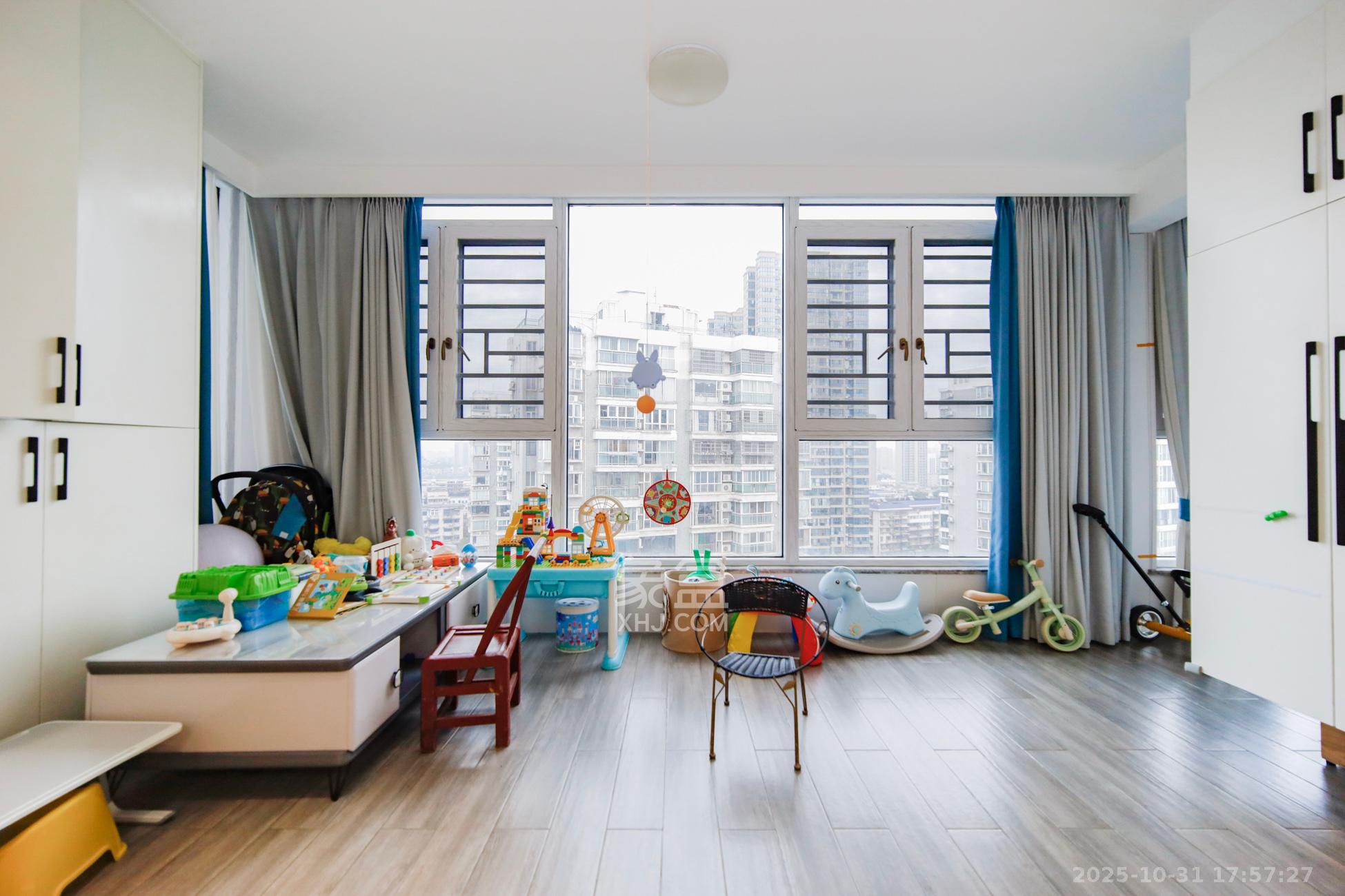 中建桂苑  3室2厅1卫    108.0万阳台