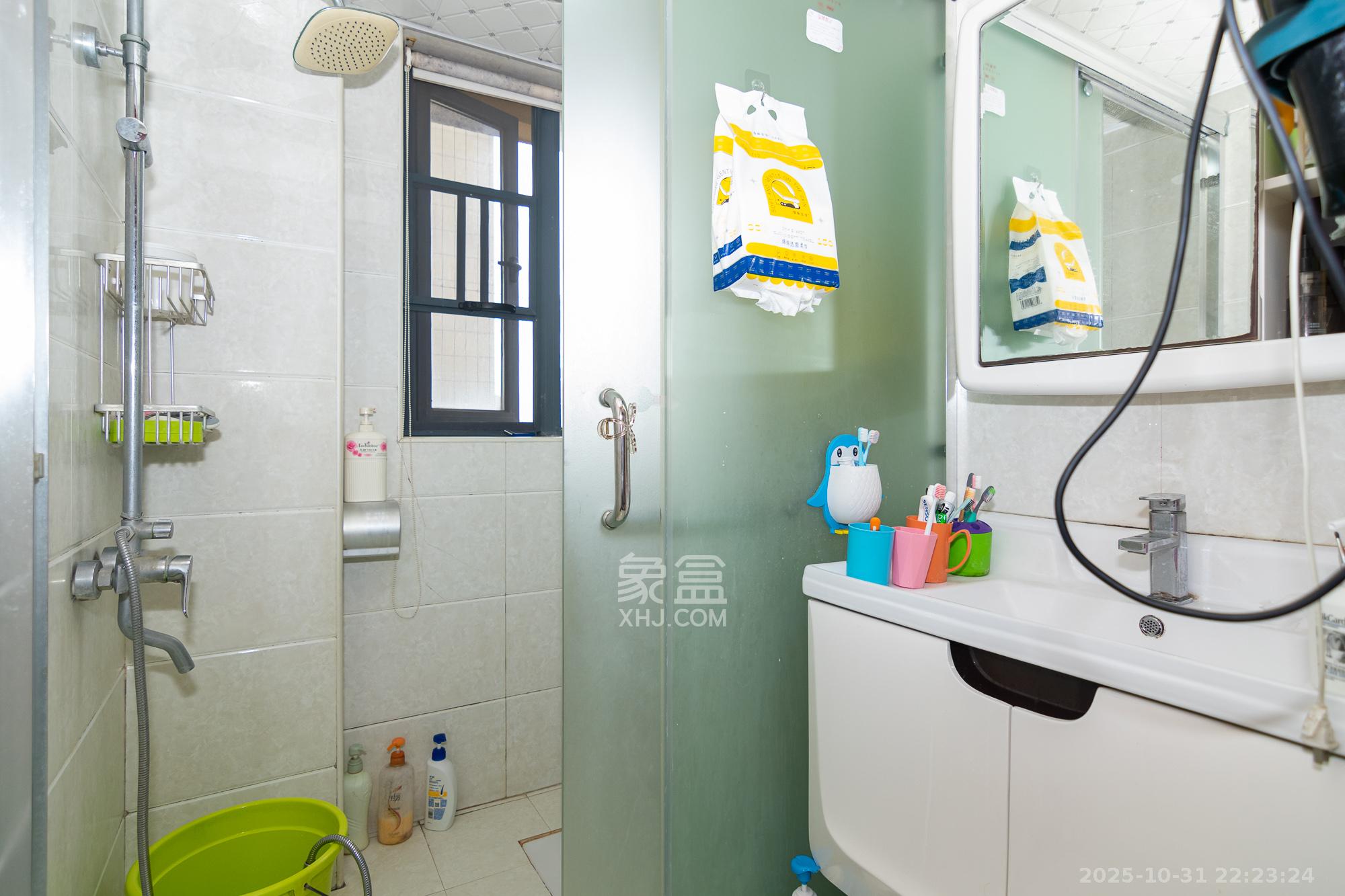 澳海澜庭  2室2厅1卫    45.0万卫生间