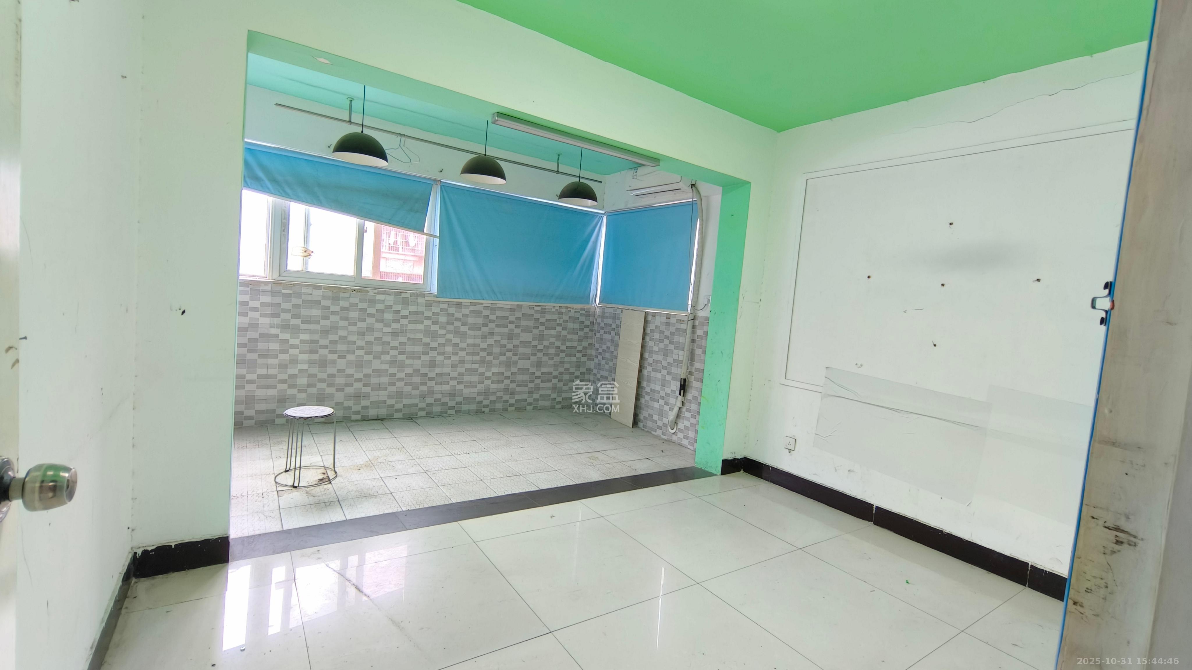 星蓝湾  3室2厅1卫    2500.0元/月室内图