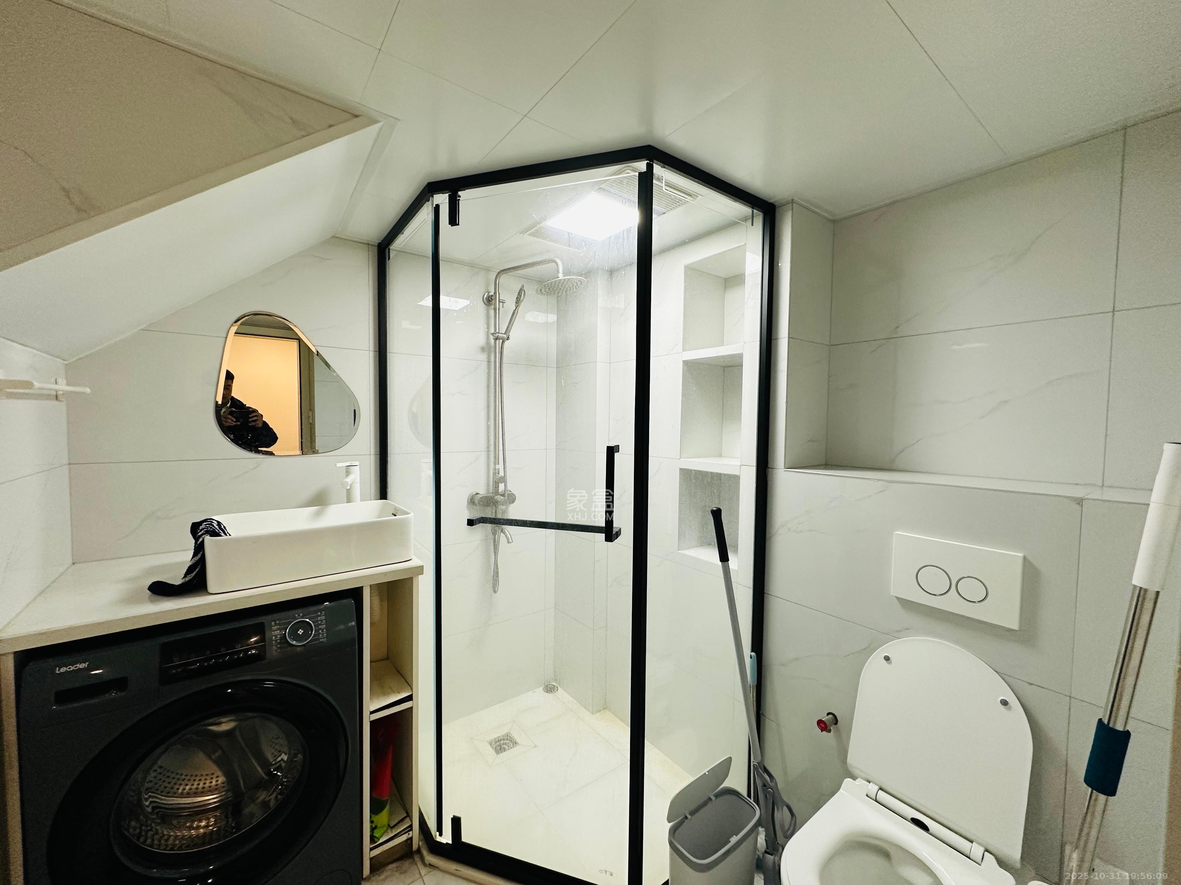 卓越中寰  2室1厅1卫    2600.0元/月室内图