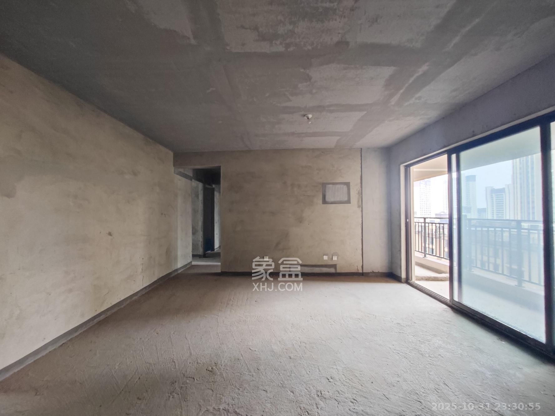 合能枫丹丽舍（柏悦名苑)  4室2厅2卫    125.0万客厅