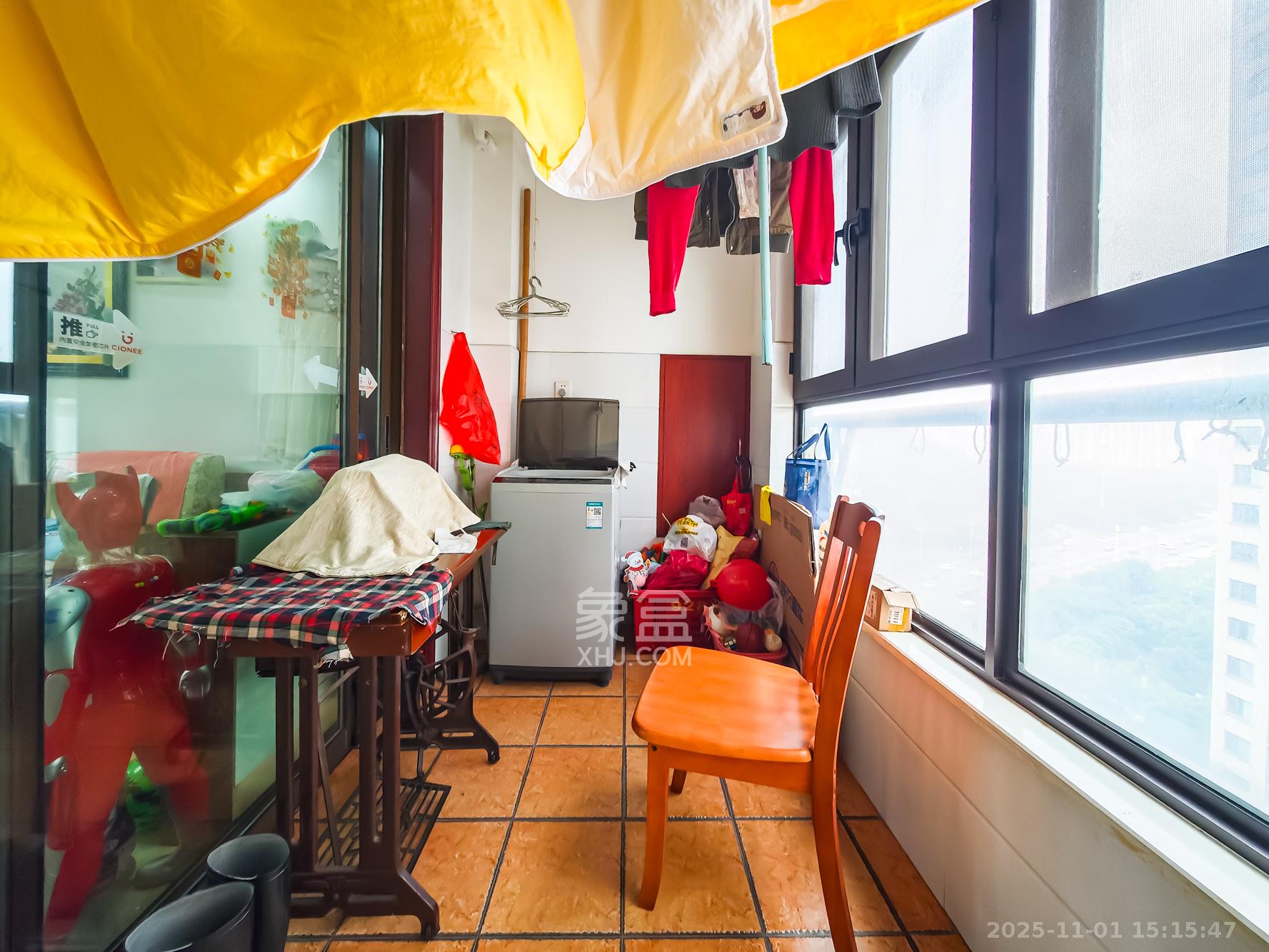 山语城三期 3室2厅2卫 98.0万 山语城三期 3室2厅2卫 98.0万阳台