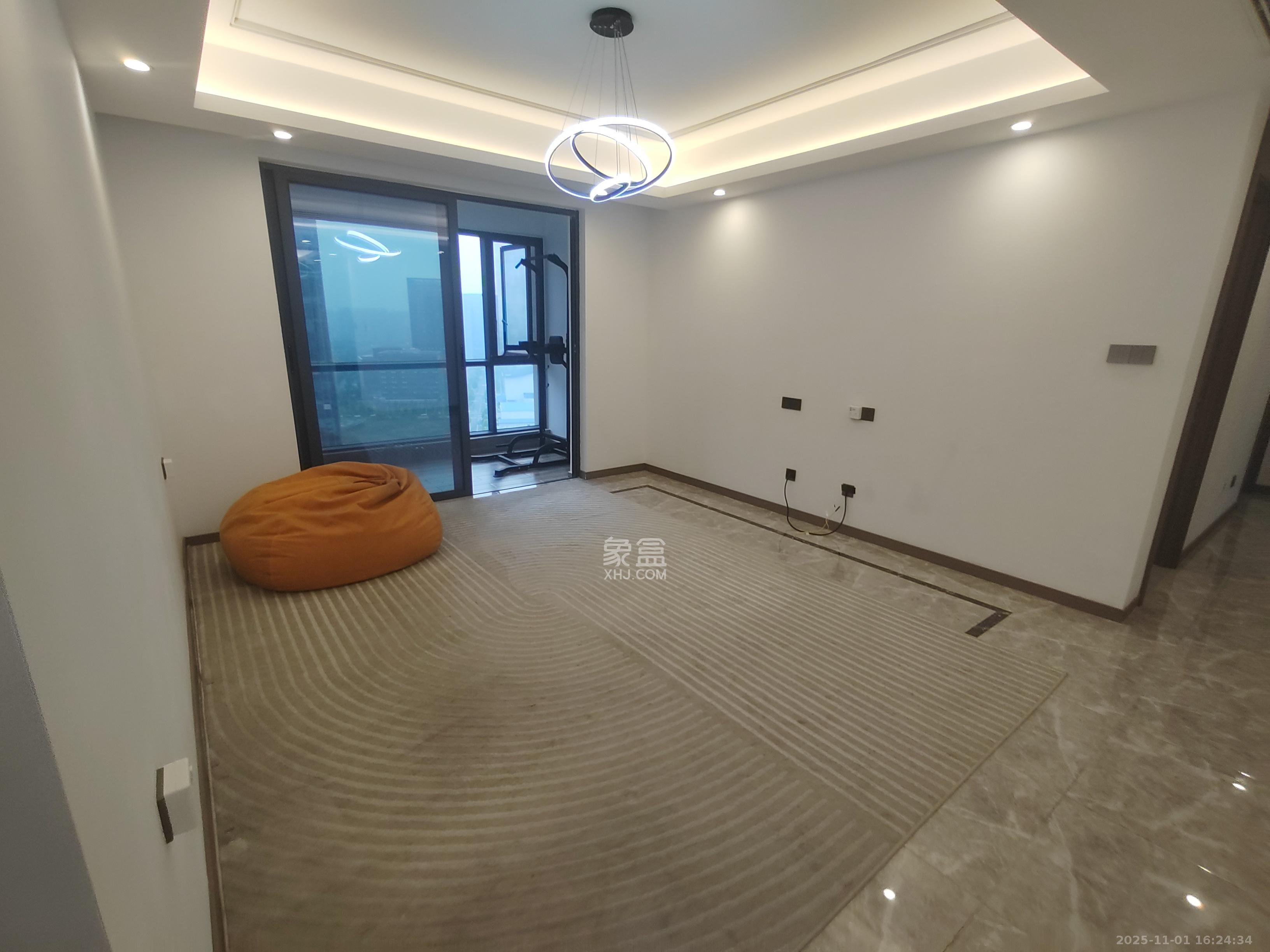 绿地V岛  4室2厅2卫    4400.0元/月室内图