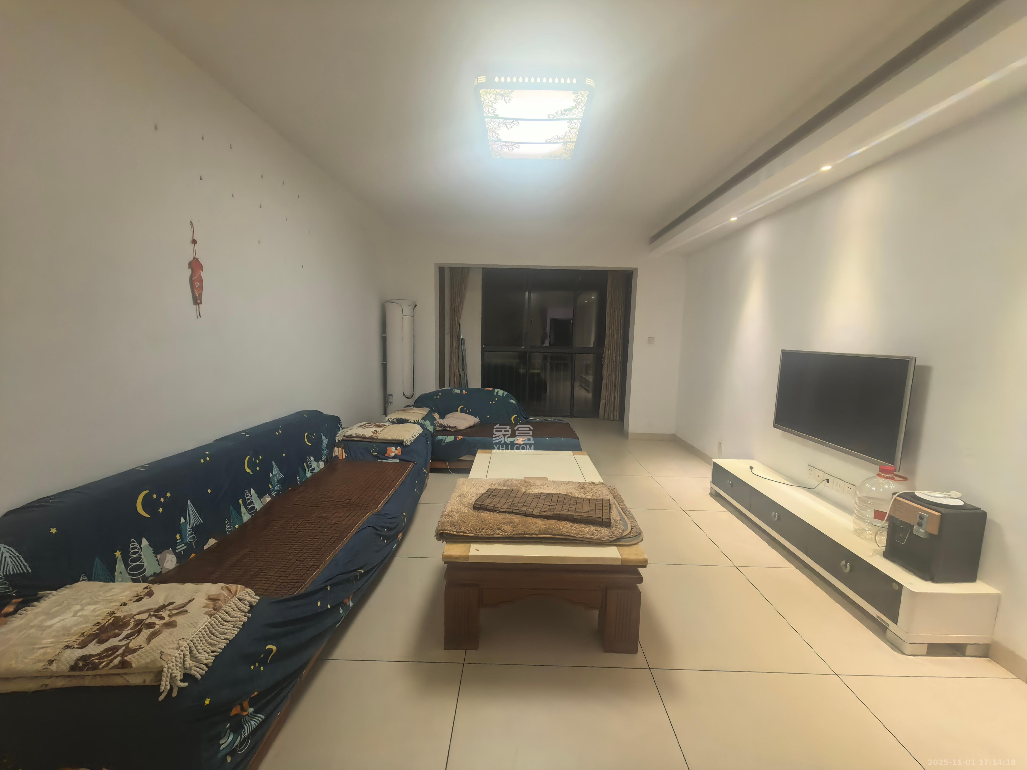 湘电友谊一号  3室2厅2卫    60.0万客厅