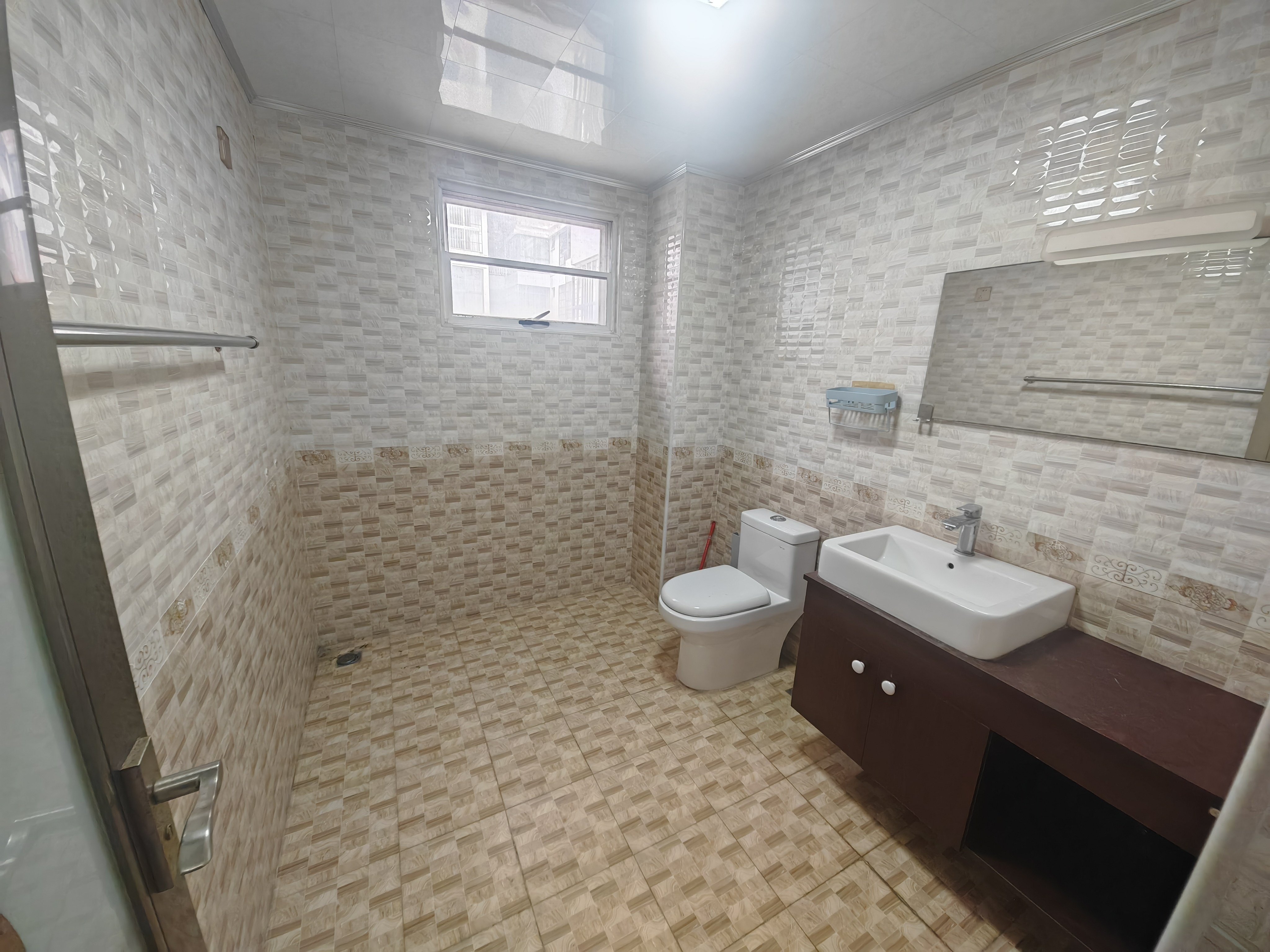 海航城  3室2厅2卫    2500.0元/月 海航城  3室2厅2卫    2500.0元/月室内图