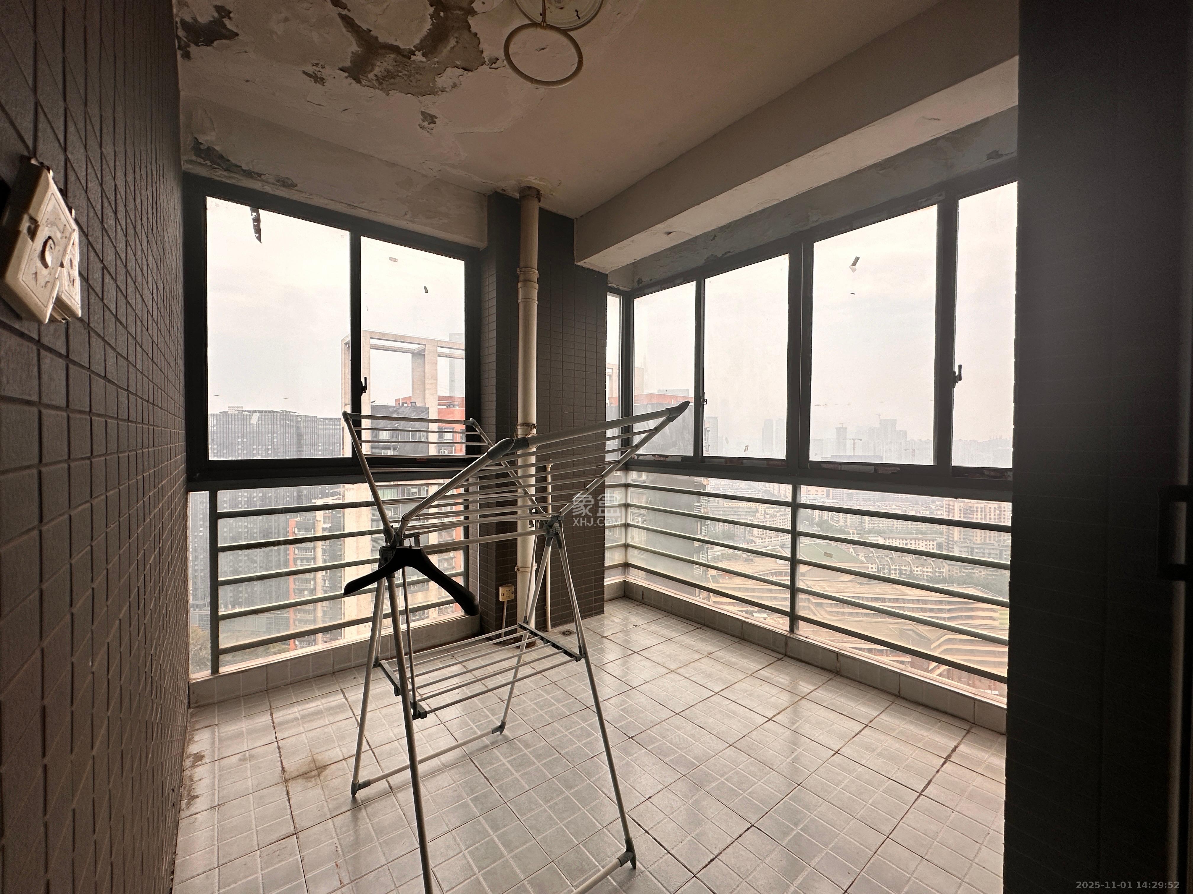 滨江君悦香邸  3室2厅2卫    3200.0元/月室内图