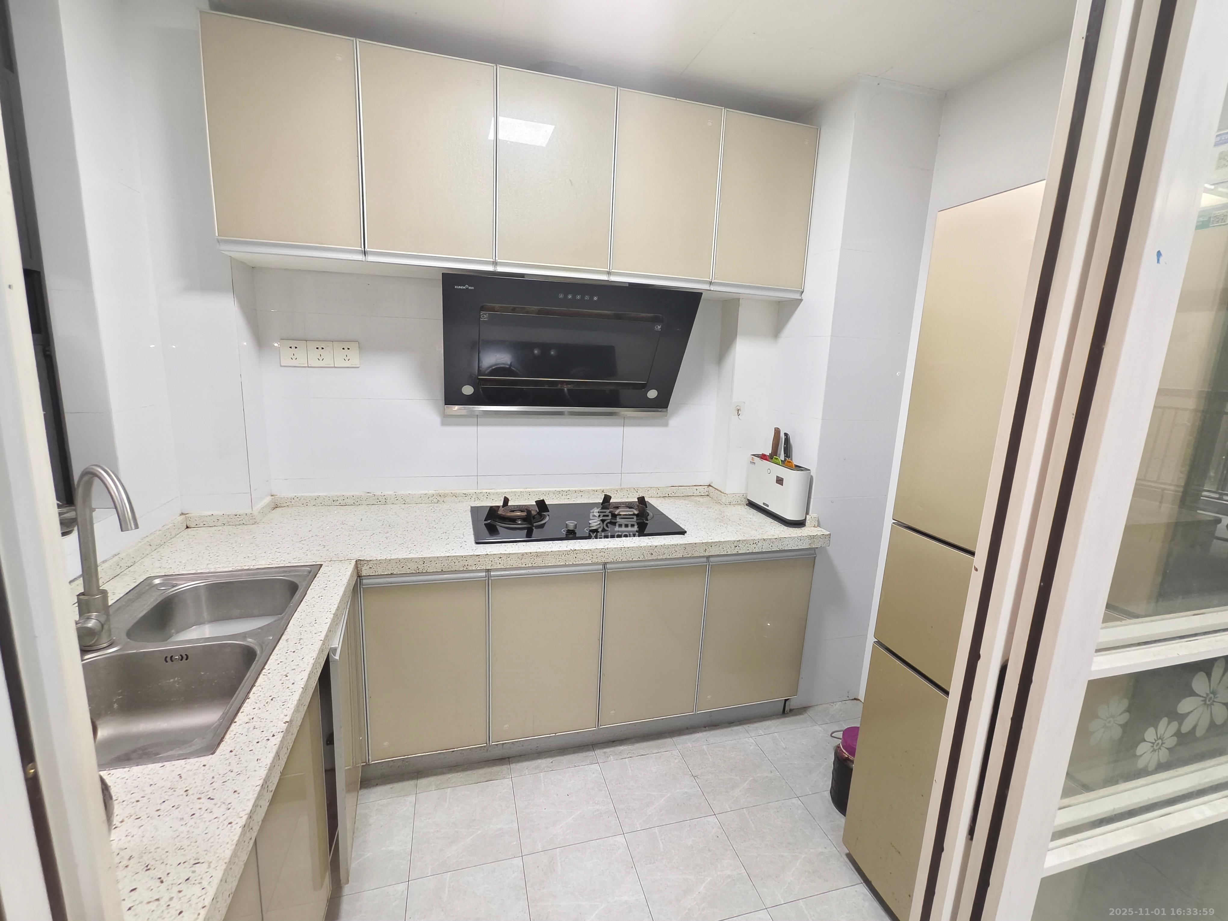 北辰中央公园C区 3室2厅2卫 2400.0元/月 北辰中央公园C区 3室2厅2卫 2400.0元/月室内图