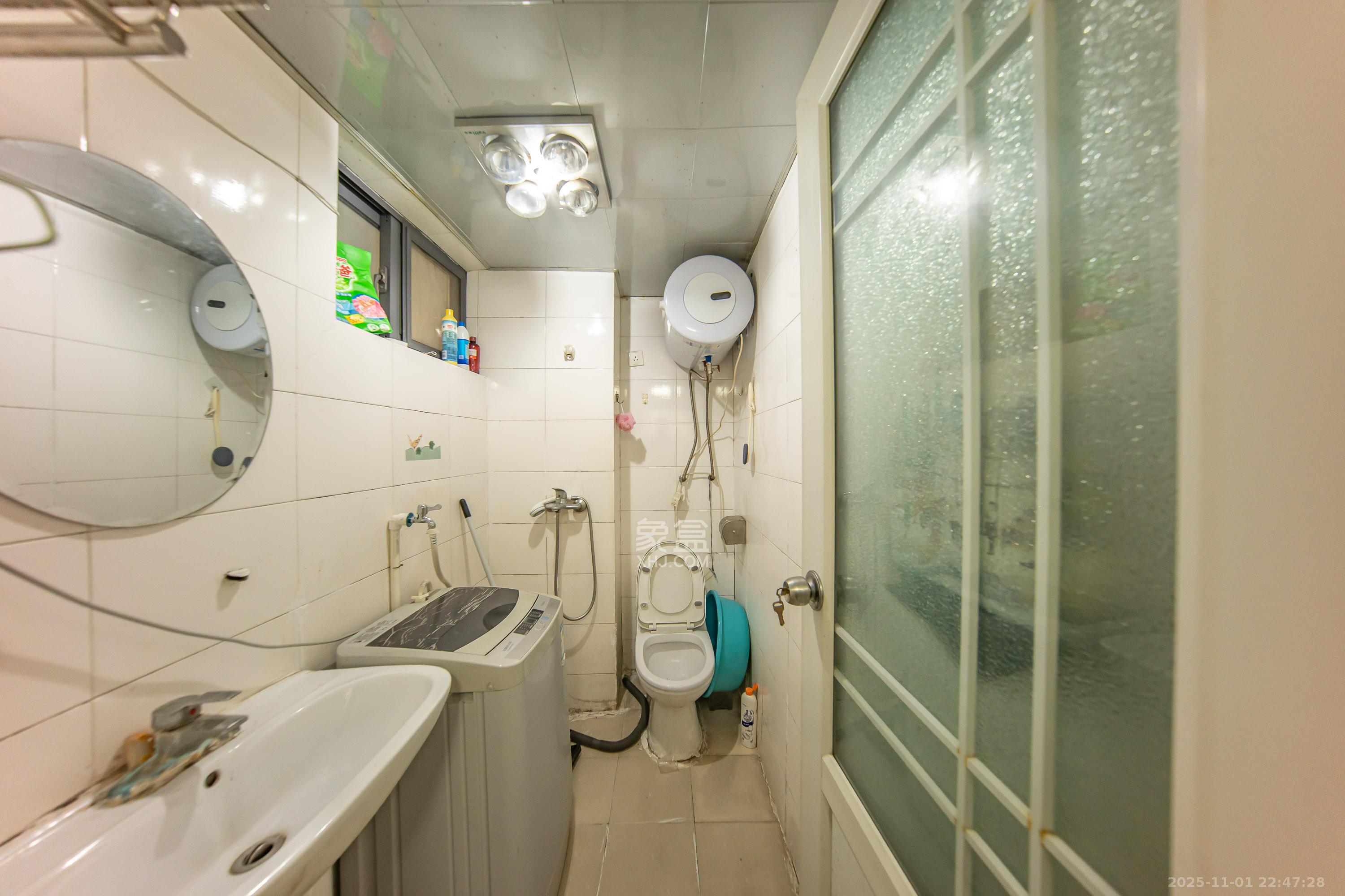 阳光100二期  1室1厅1卫    23.8万卫生间