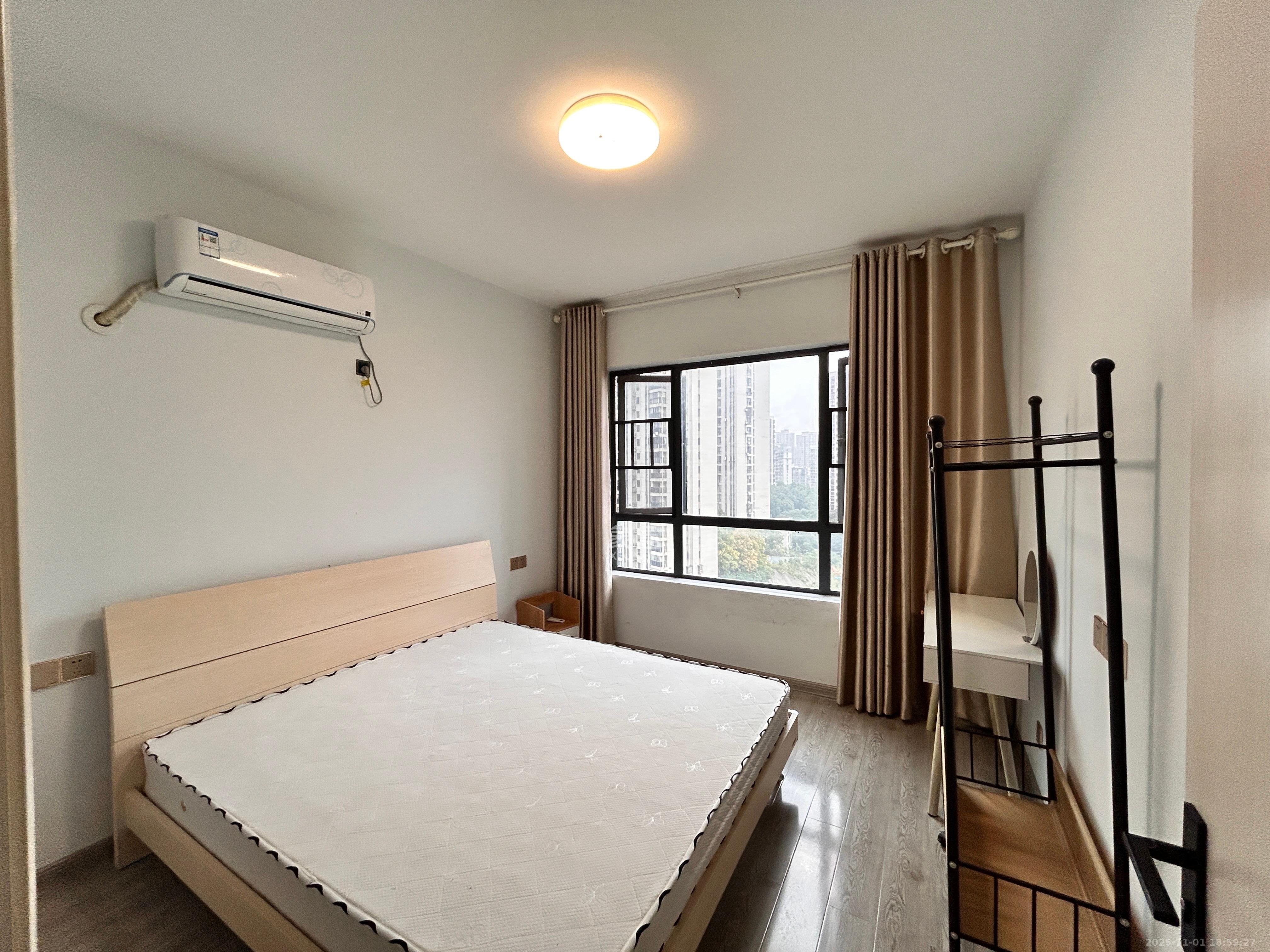 长盛岚庭 3室2厅1卫 2600.0元/月 长盛岚庭 3室2厅1卫 2600.0元/月室内图