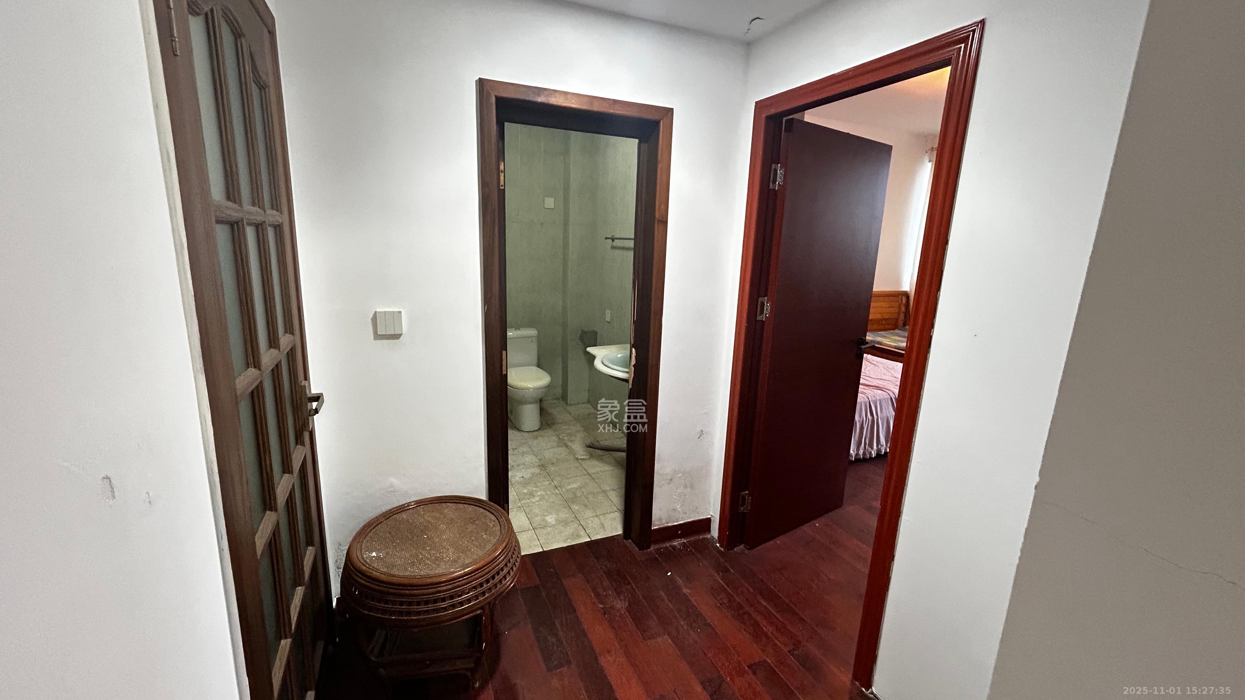 石岭小区A区  2室1厅1卫    1600.0元/月室内图