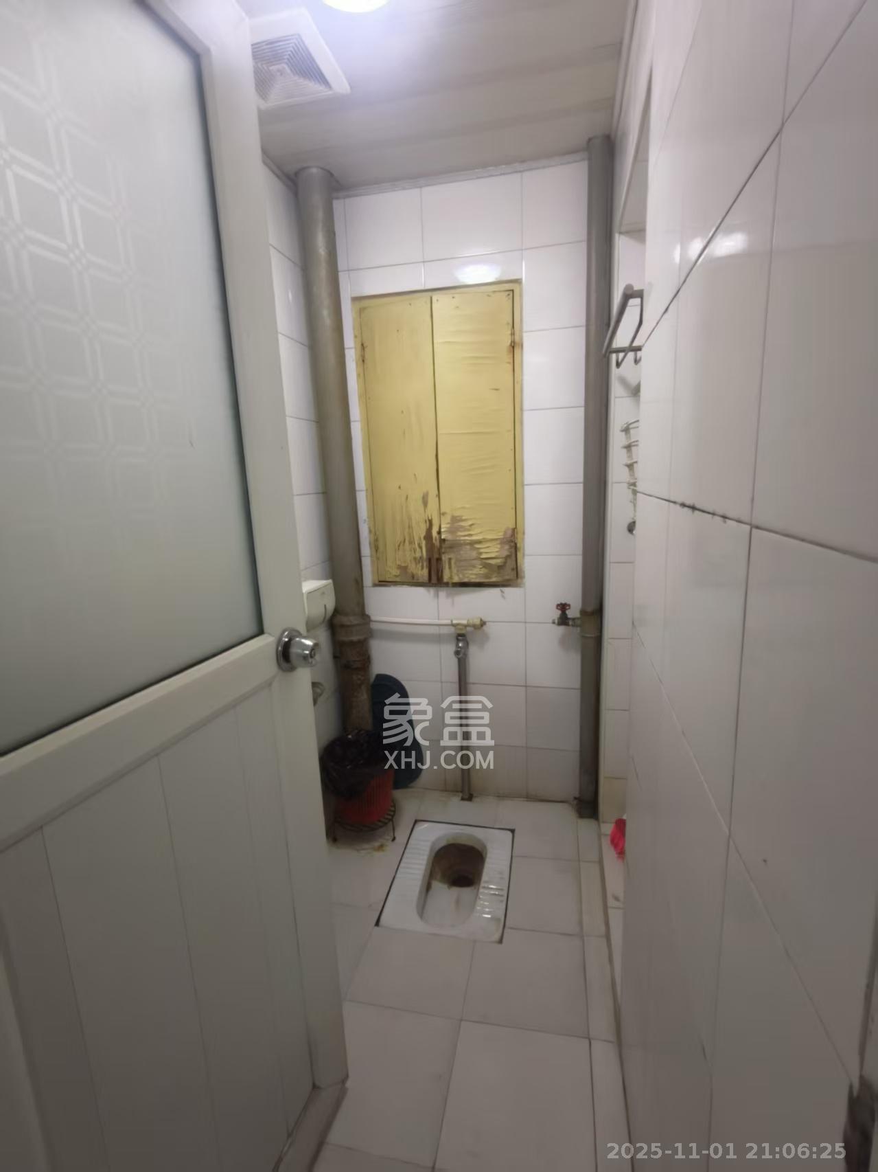 长勘小区  3室1厅1卫    2300.0元/月室内图