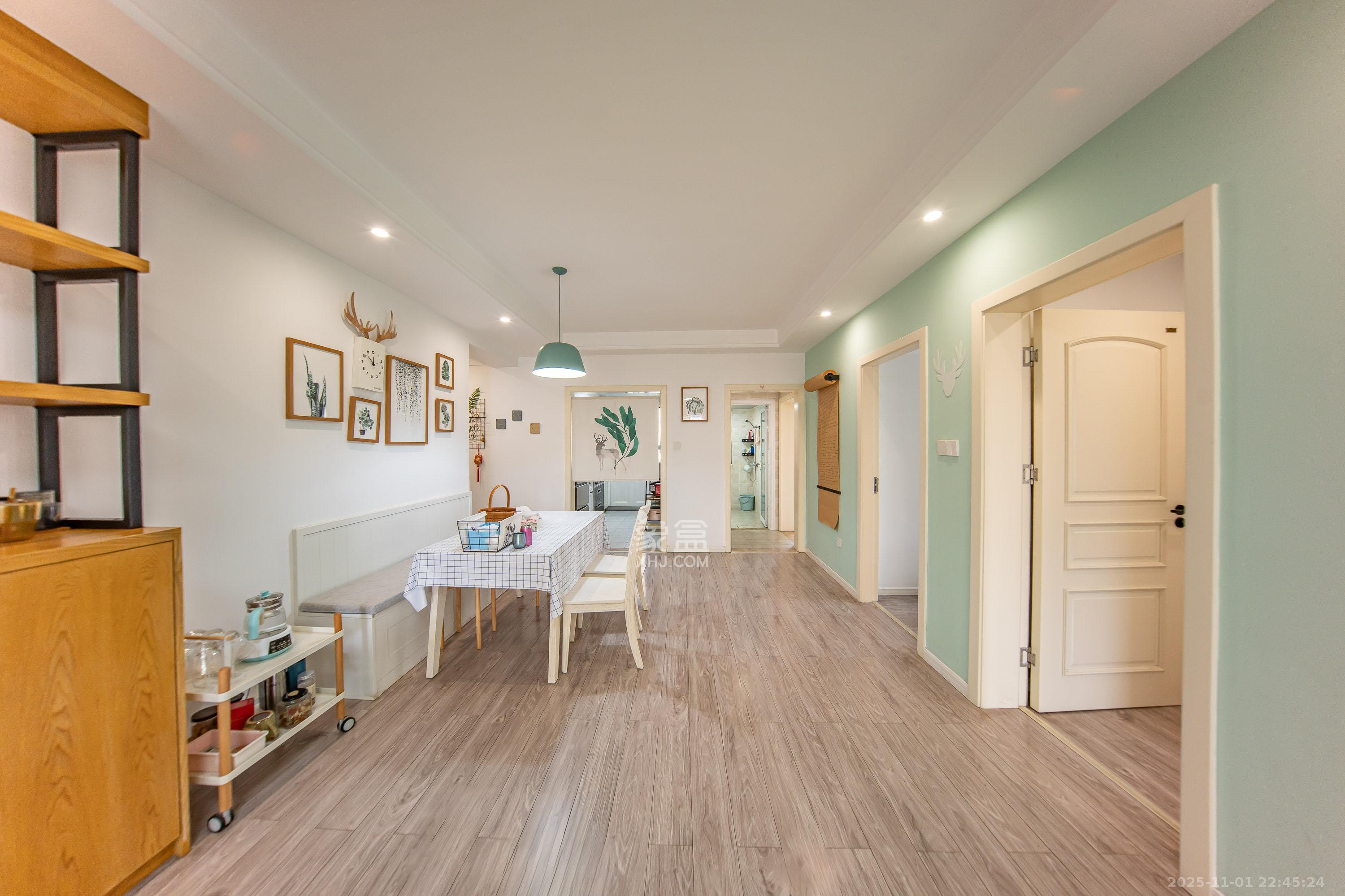 兰亭湾畔  3室2厅2卫    125.0万客厅