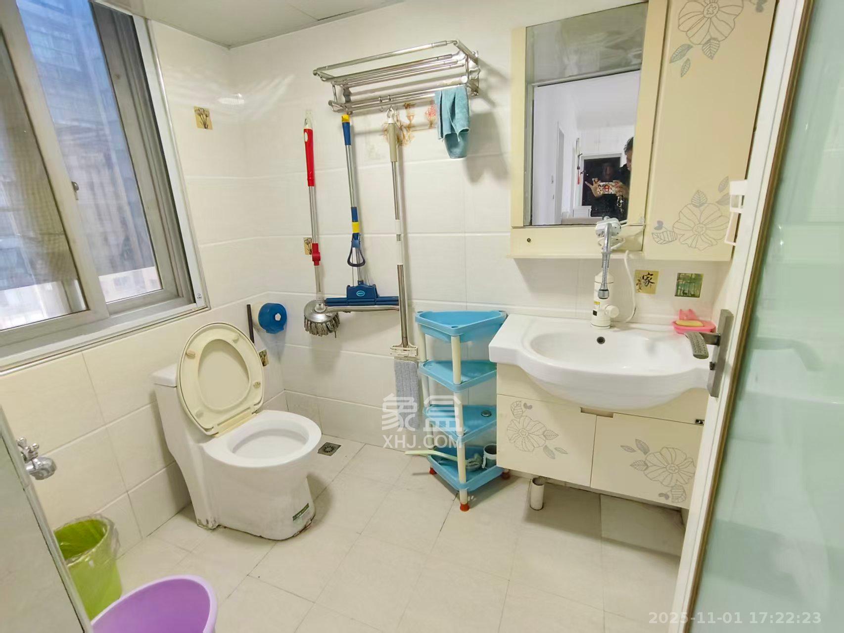 银港水晶城  3室2厅1卫    2600.0元/月 银港水晶城  3室2厅1卫    2600.0元/月室内图