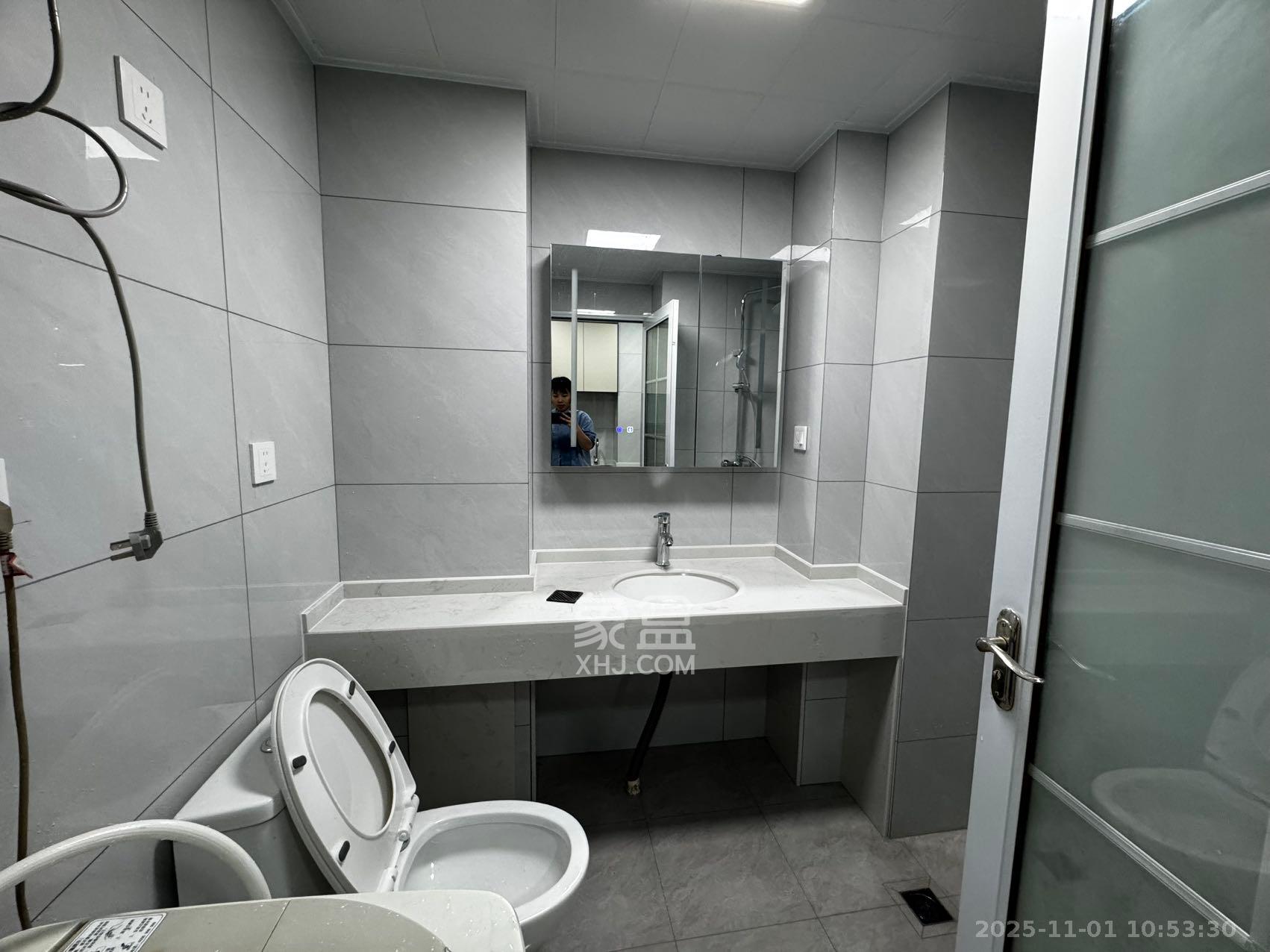 西子一间  1室1厅1卫    1800.0元/月室内图