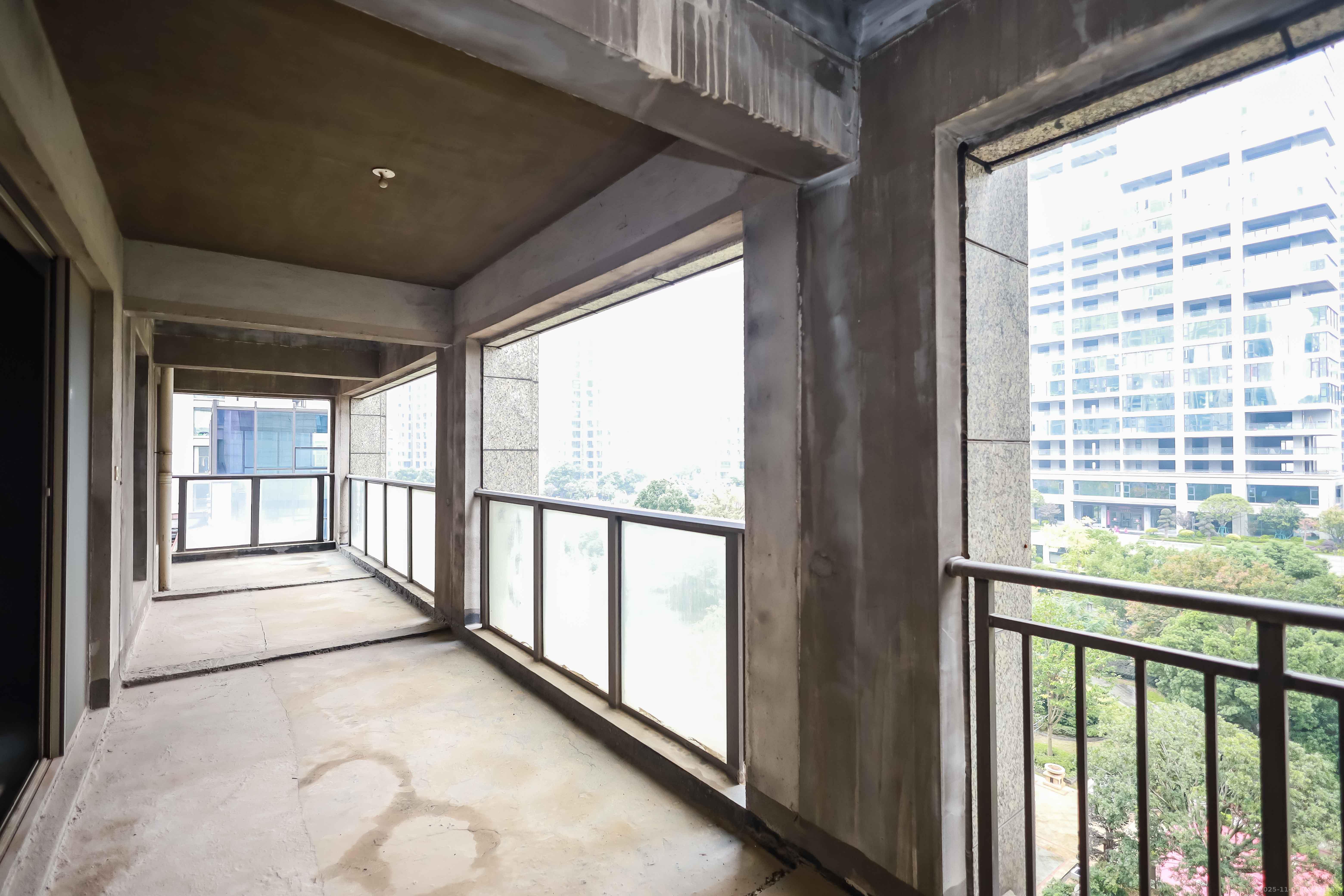 万象府台  4室2厅2卫    288.0万 万象府台  4室2厅2卫    288.0万阳台