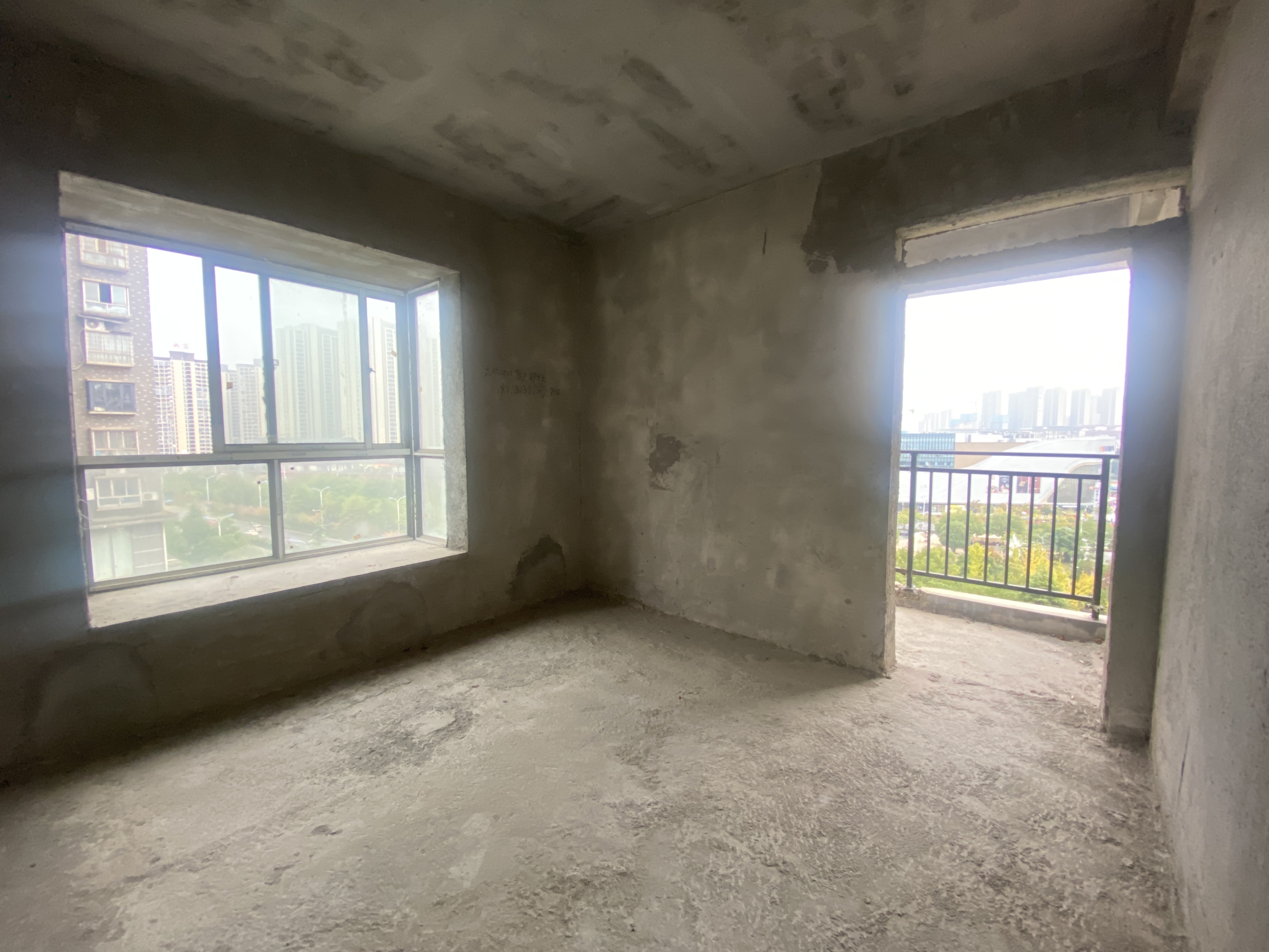 龙一星城 3室1厅2卫 63.8万 龙一星城 3室1厅2卫 63.8万客厅