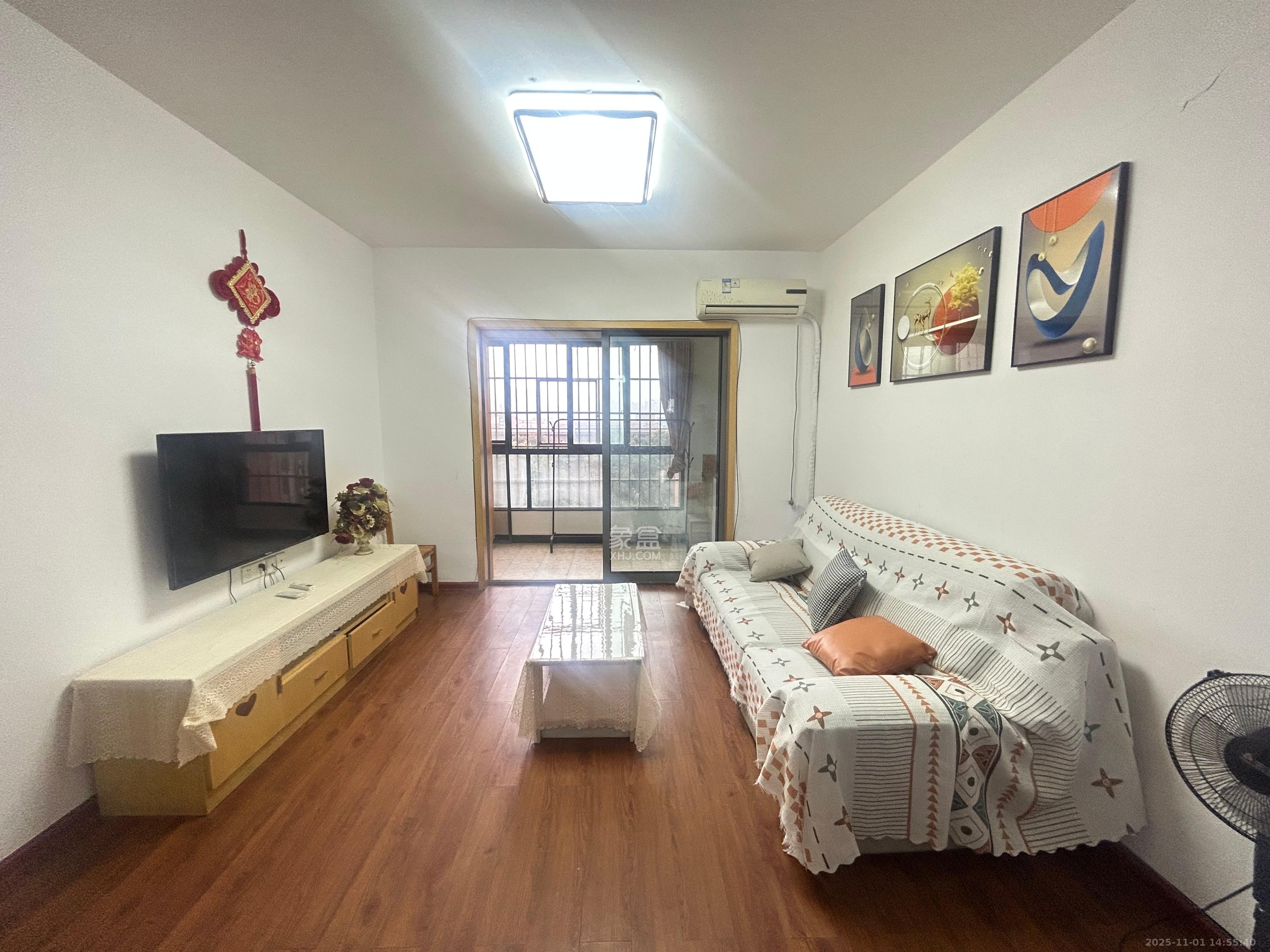 上海城小区  3室2厅2卫    1800.0元/月