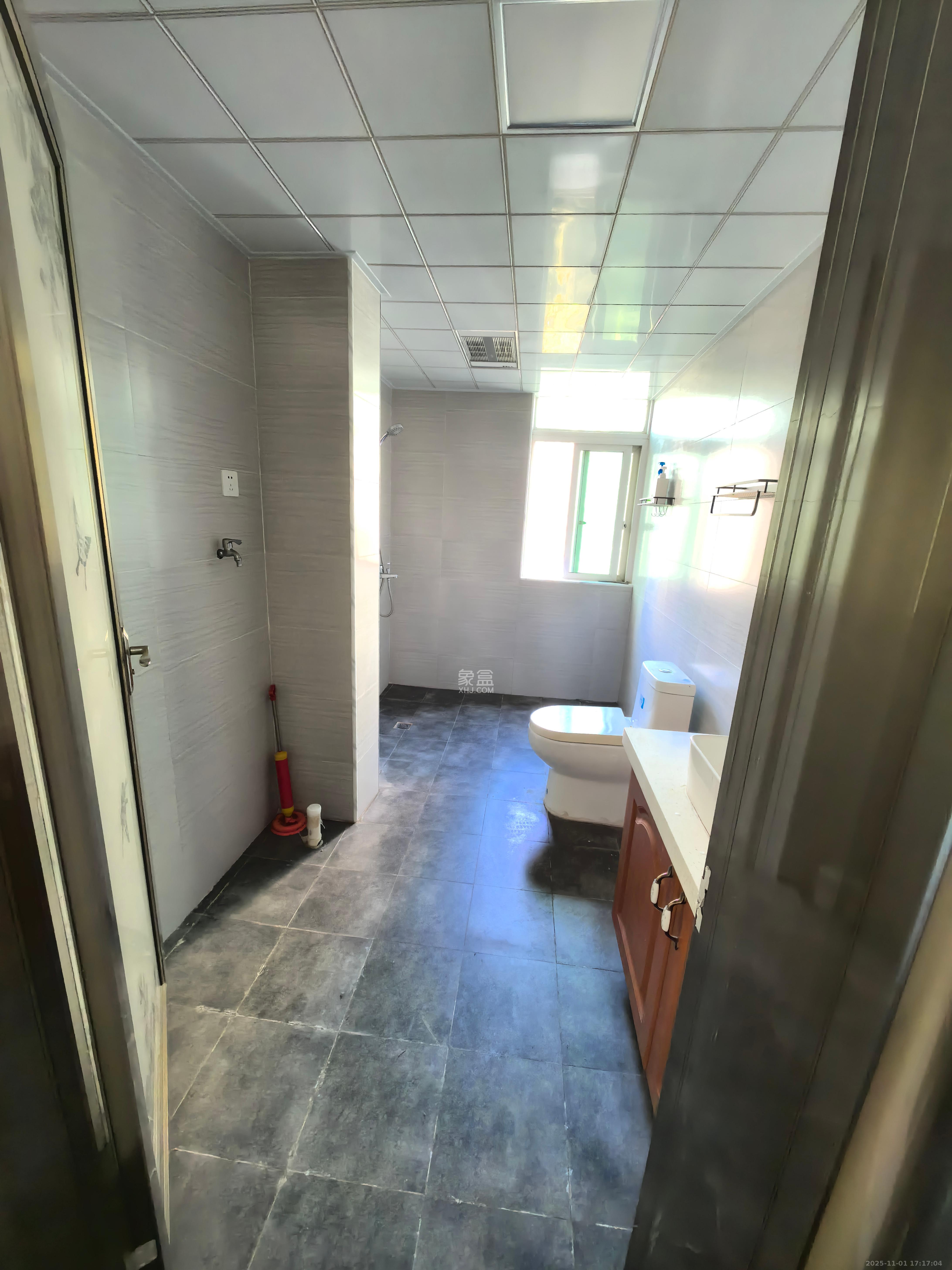 麓谷加州阳光  3室2厅2卫    2500.0元/月 麓谷加州阳光  3室2厅2卫    2500.0元/月室内图