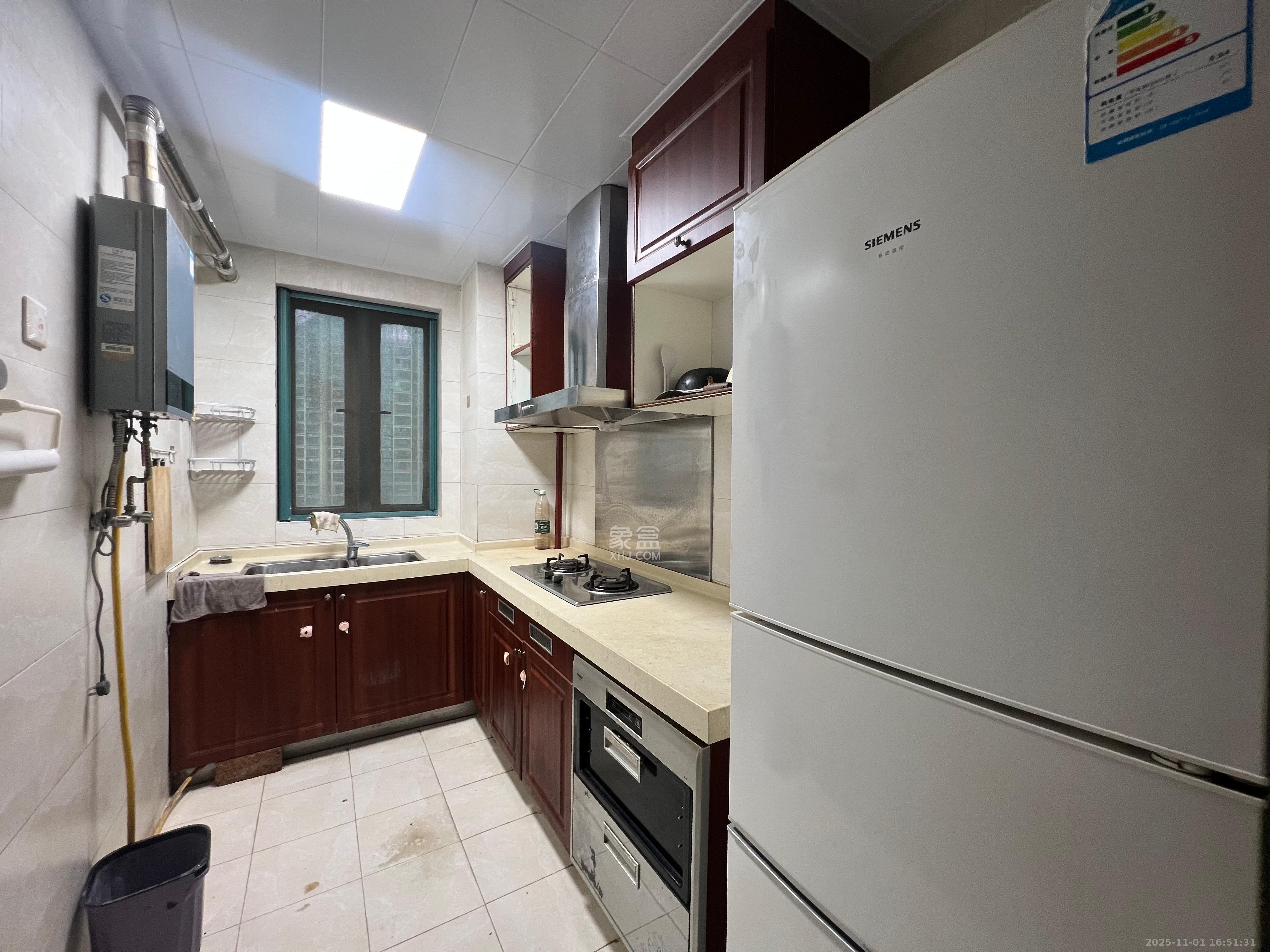 恒大雅苑  3室2厅2卫    2400.0元/月室内图