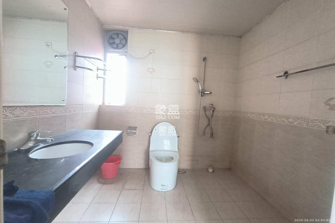 泰时新雅园 3室1厅2卫 2300.0元/月 泰时新雅园 3室1厅2卫 2300.0元/月室内图