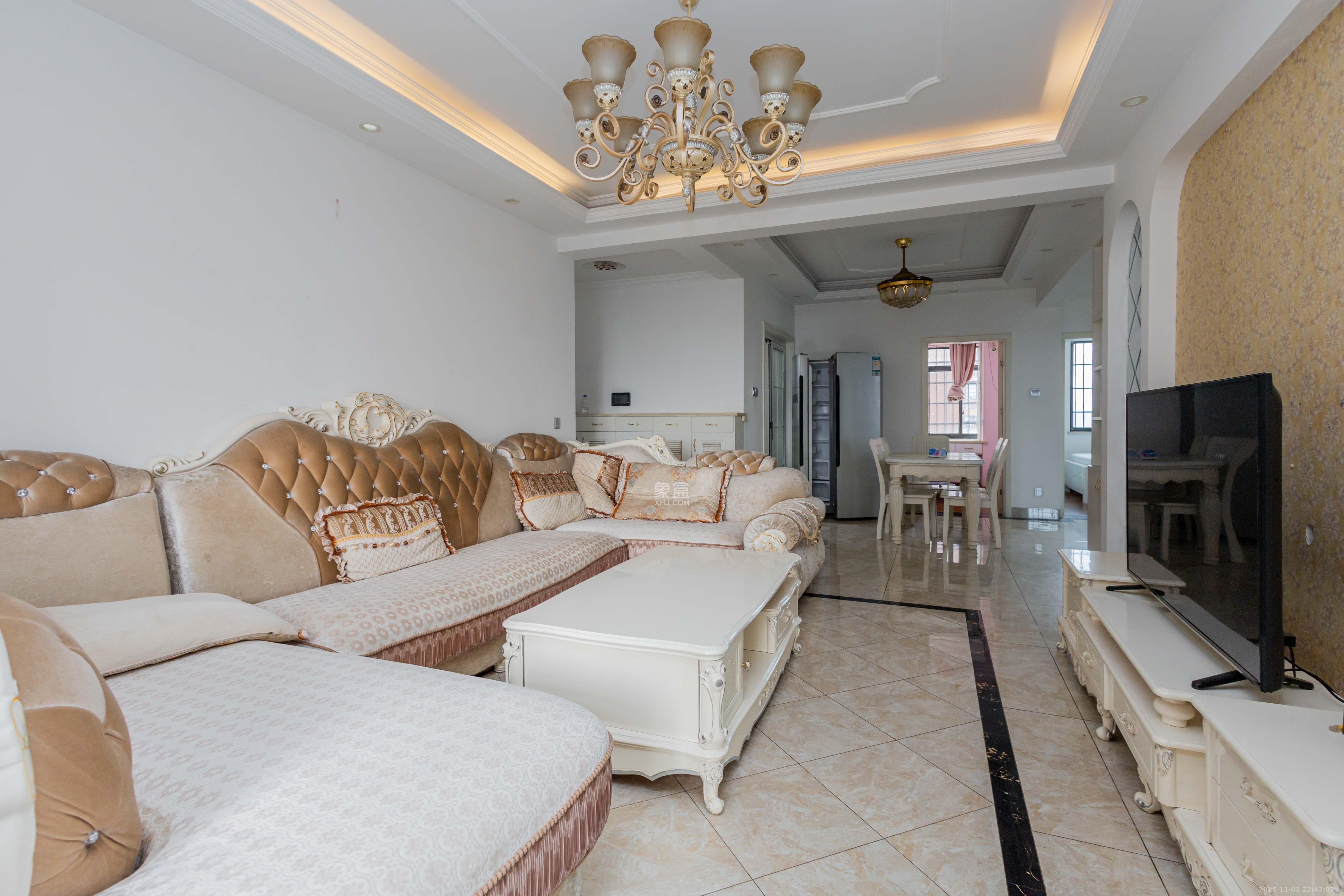 辉宏橄榄城 5室2厅1卫 82.8万 辉宏橄榄城 5室2厅1卫 82.8万客厅