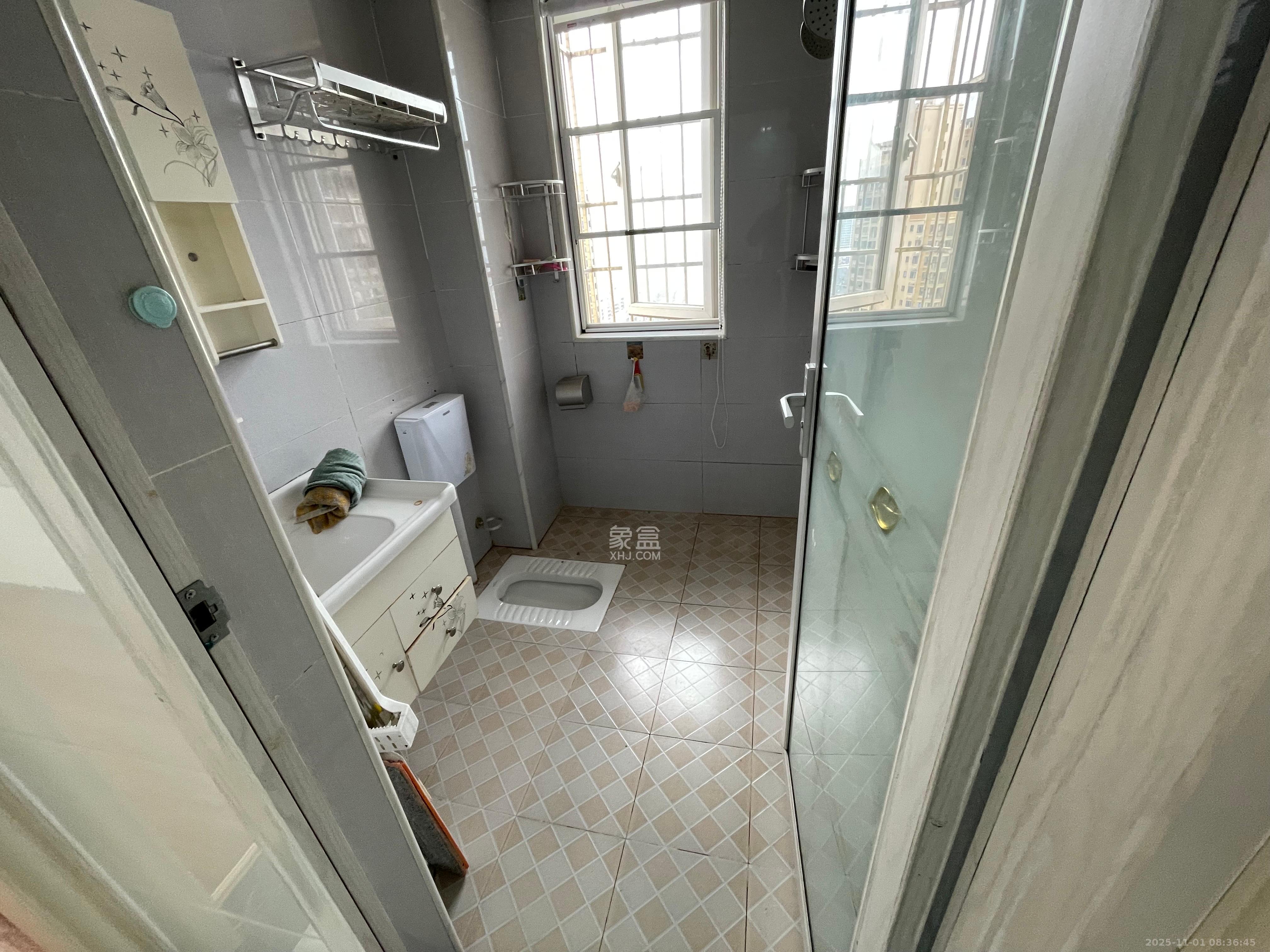 星城新宇桃花苑 1室2厅1卫 1700.0元/月 星城新宇桃花苑 1室2厅1卫 1700.0元/月室内图