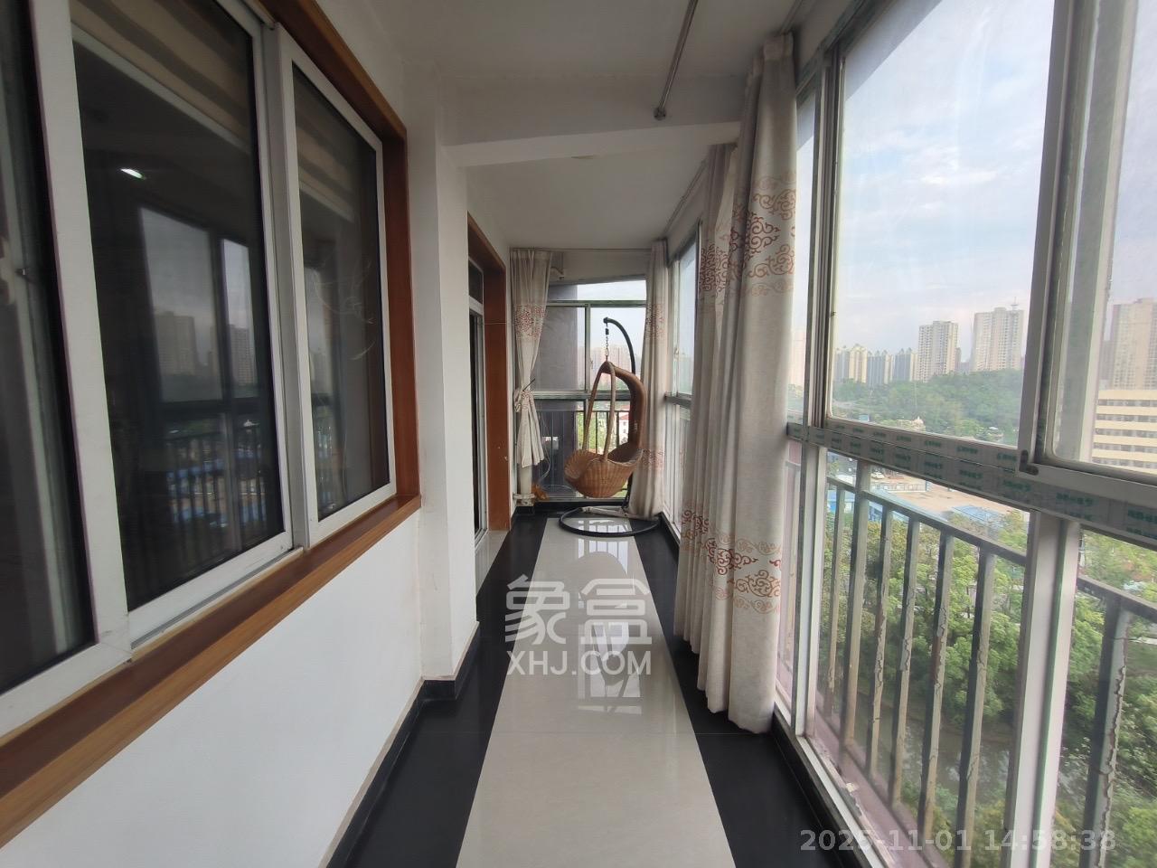 学府华庭 5室2厅2卫 2800.0元/月 学府华庭 5室2厅2卫 2800.0元/月室内图