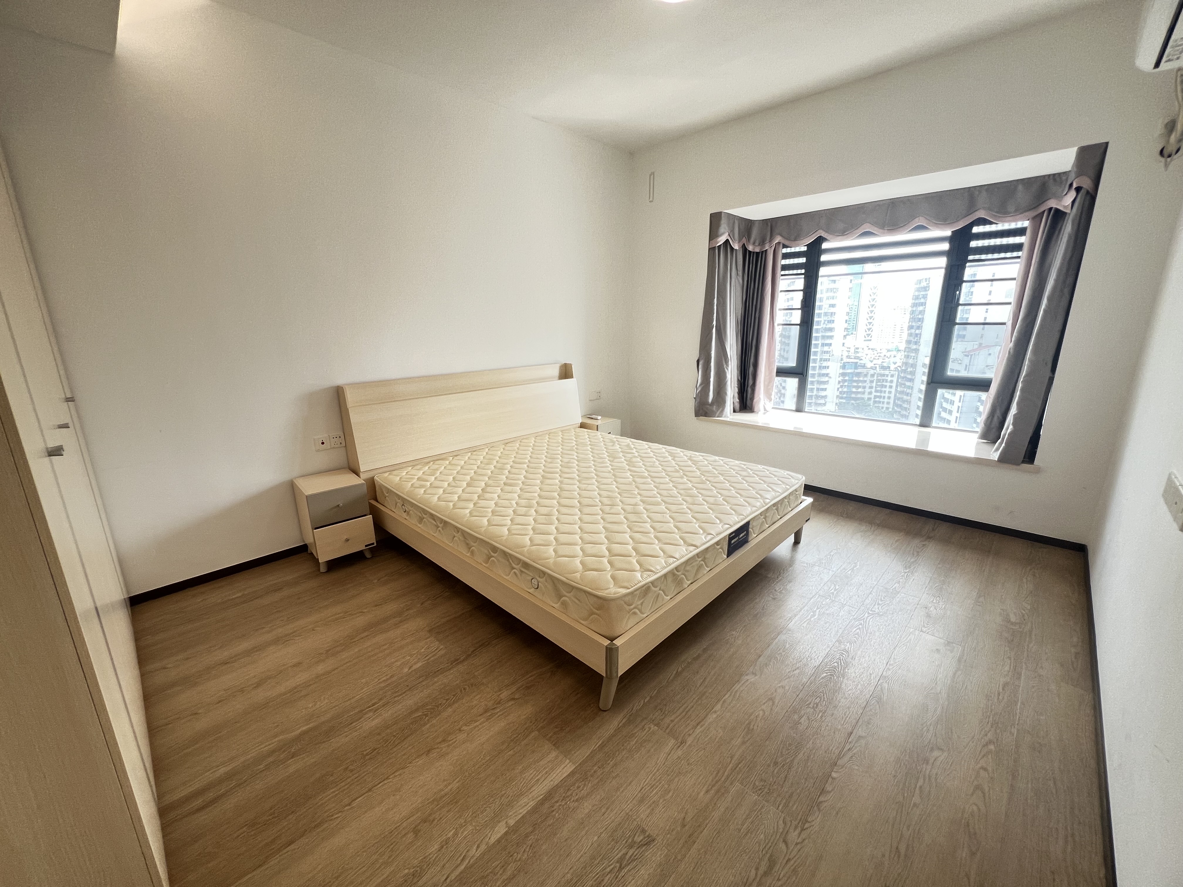 华润中心二期东悦府  4室2厅2卫    10000.0元/月室内图