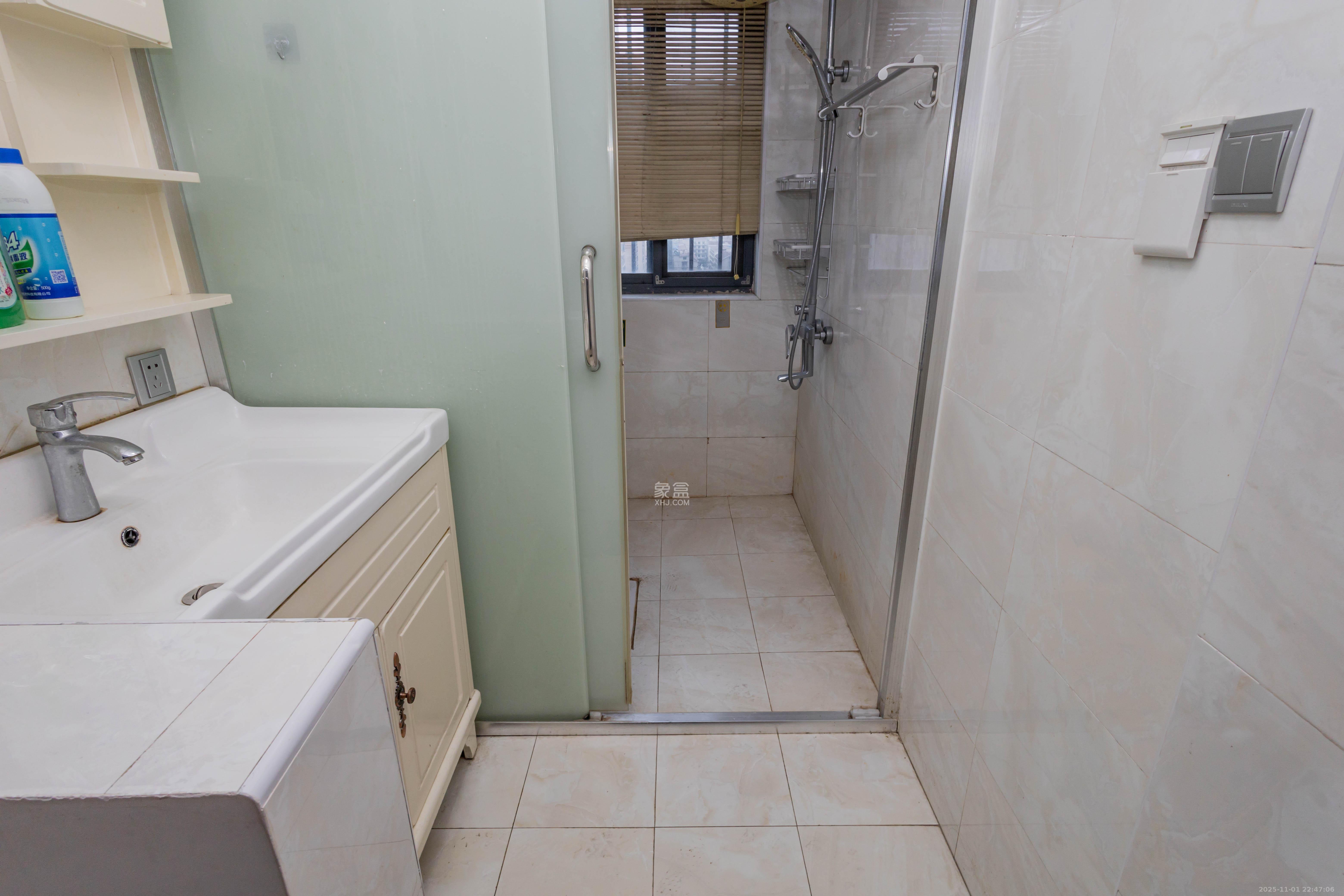 辉宏橄榄城 5室2厅1卫 82.8万 辉宏橄榄城 5室2厅1卫 82.8万卫生间