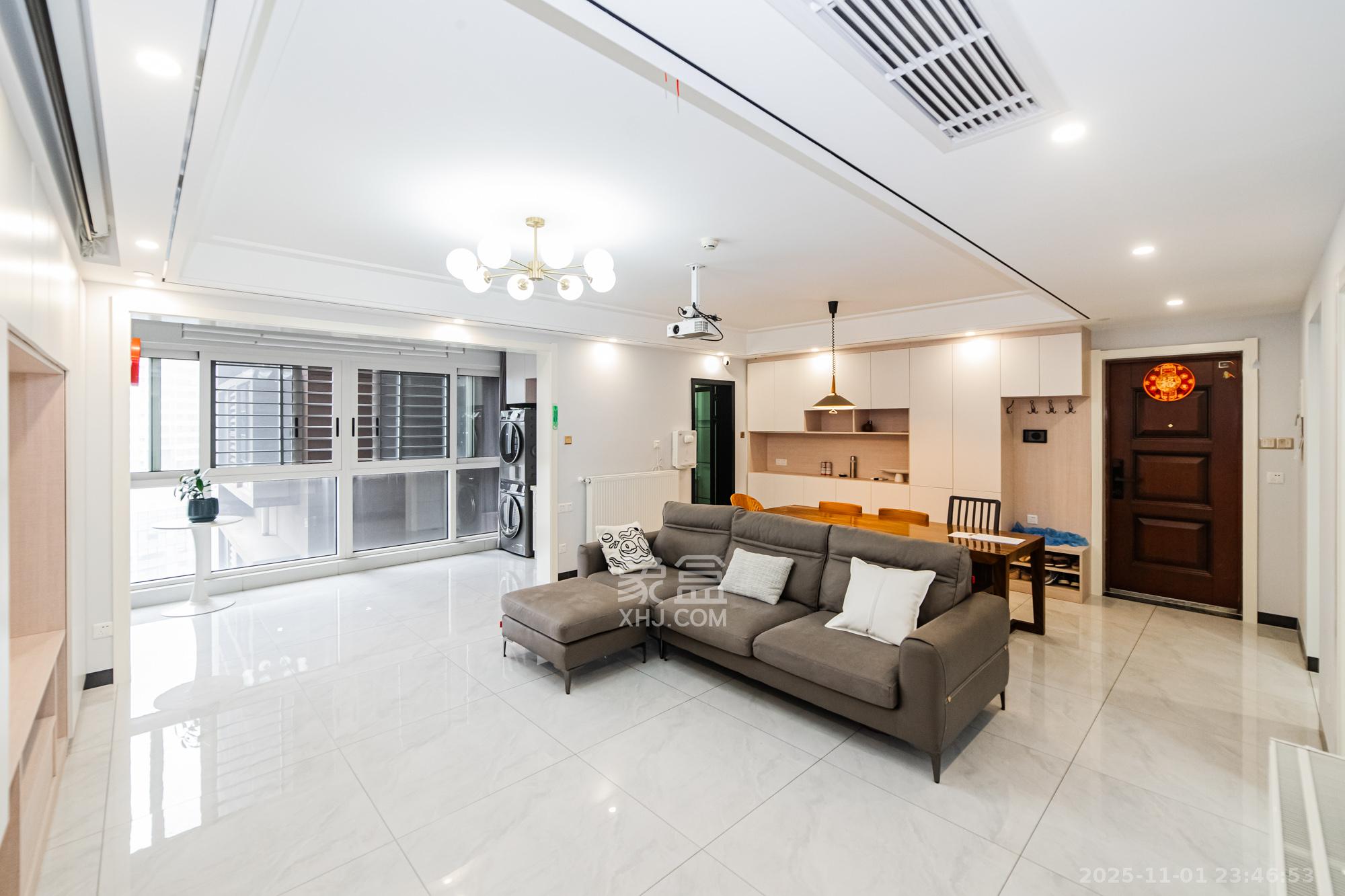 北辰三角洲C2区  4室2厅2卫    222.0万客厅