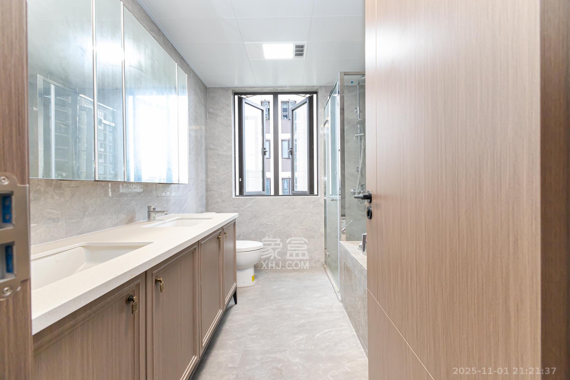 时代建发和著  5室2厅3卫    310.0万 时代建发和著  5室2厅3卫    310.0万卫生间