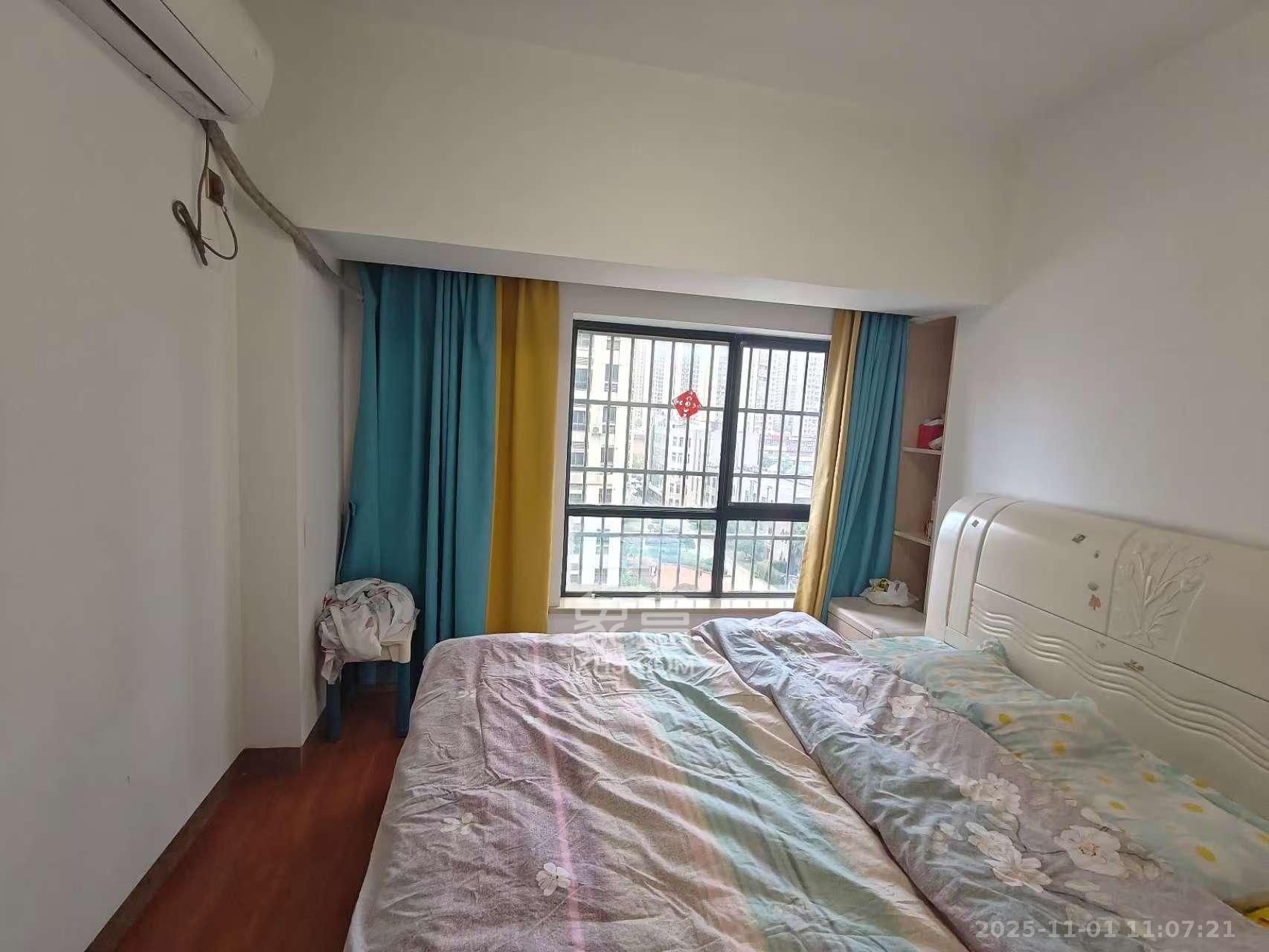 花样年华  3室1厅1卫    1800.0元/月室内图