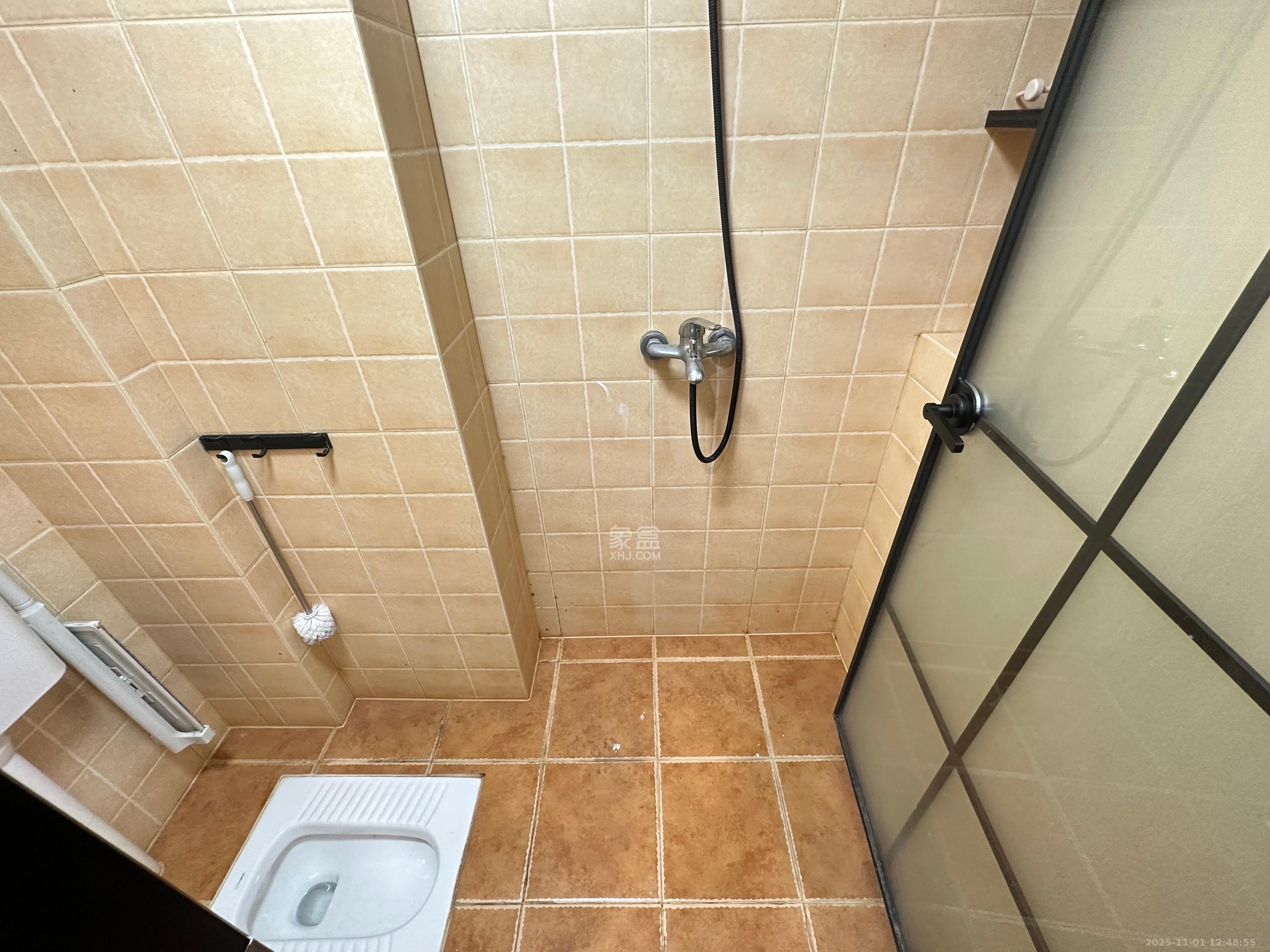 保利麓谷林语I区  1室1厅1卫    1400.0元/月室内图