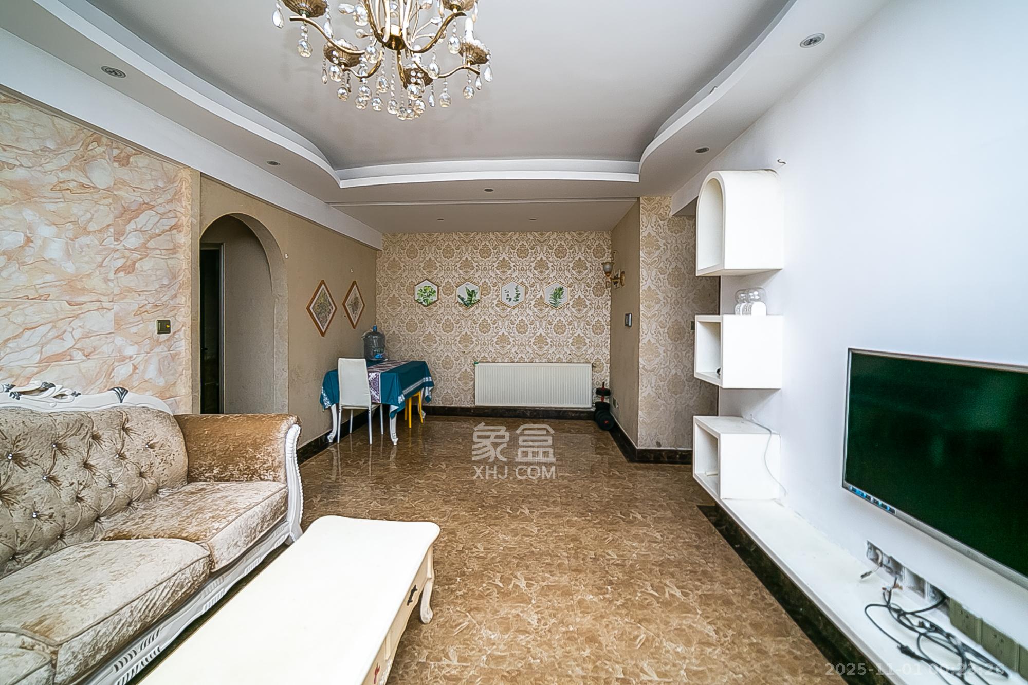 建发汇金国际  2室2厅1卫    108.0万客厅