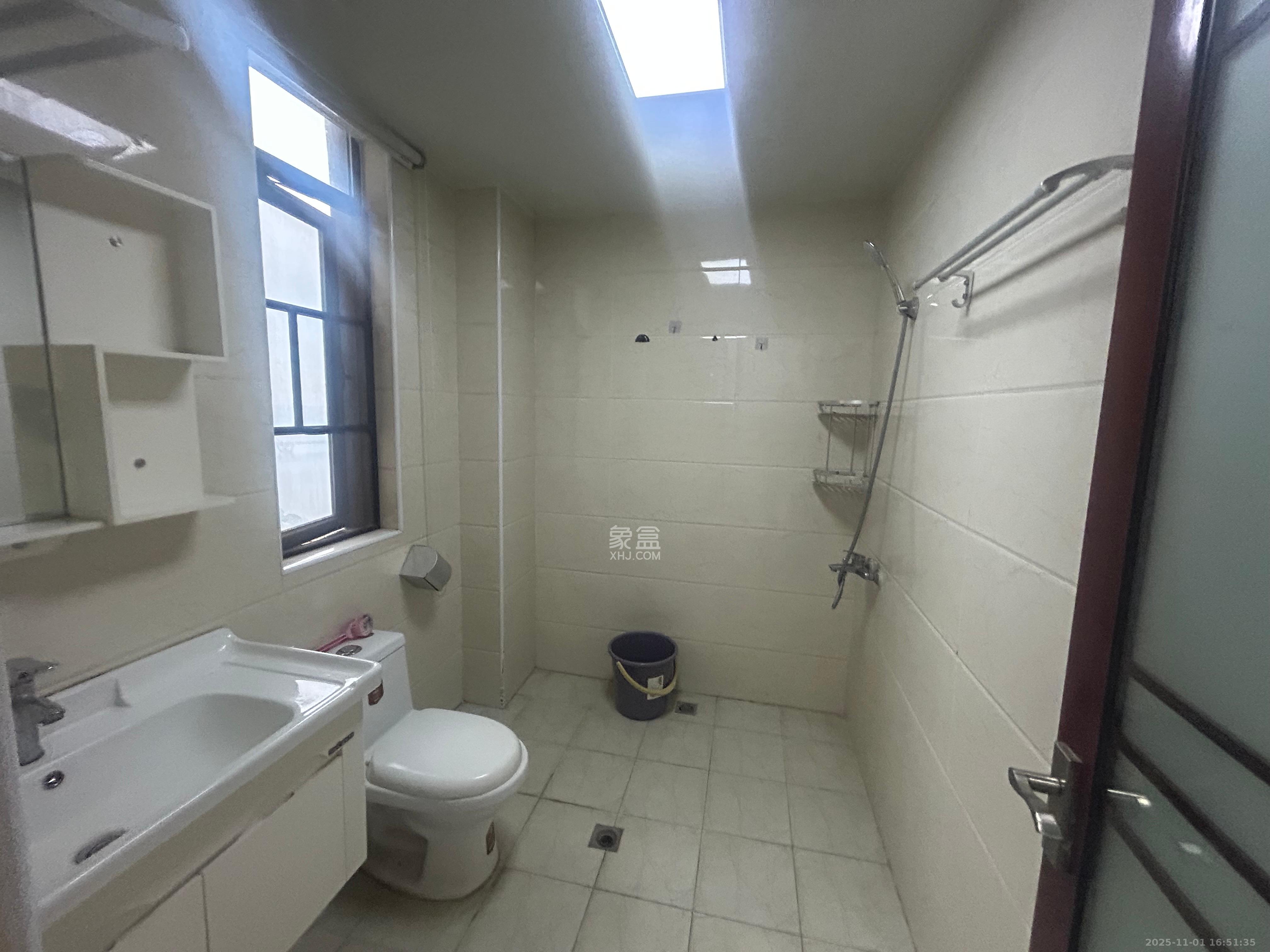 南山雍江汇(滨江国际新城) 4室2厅2卫 3800.0元/月 南山雍江汇(滨江国际新城) 4室2厅2卫 3800.0元/月室内图