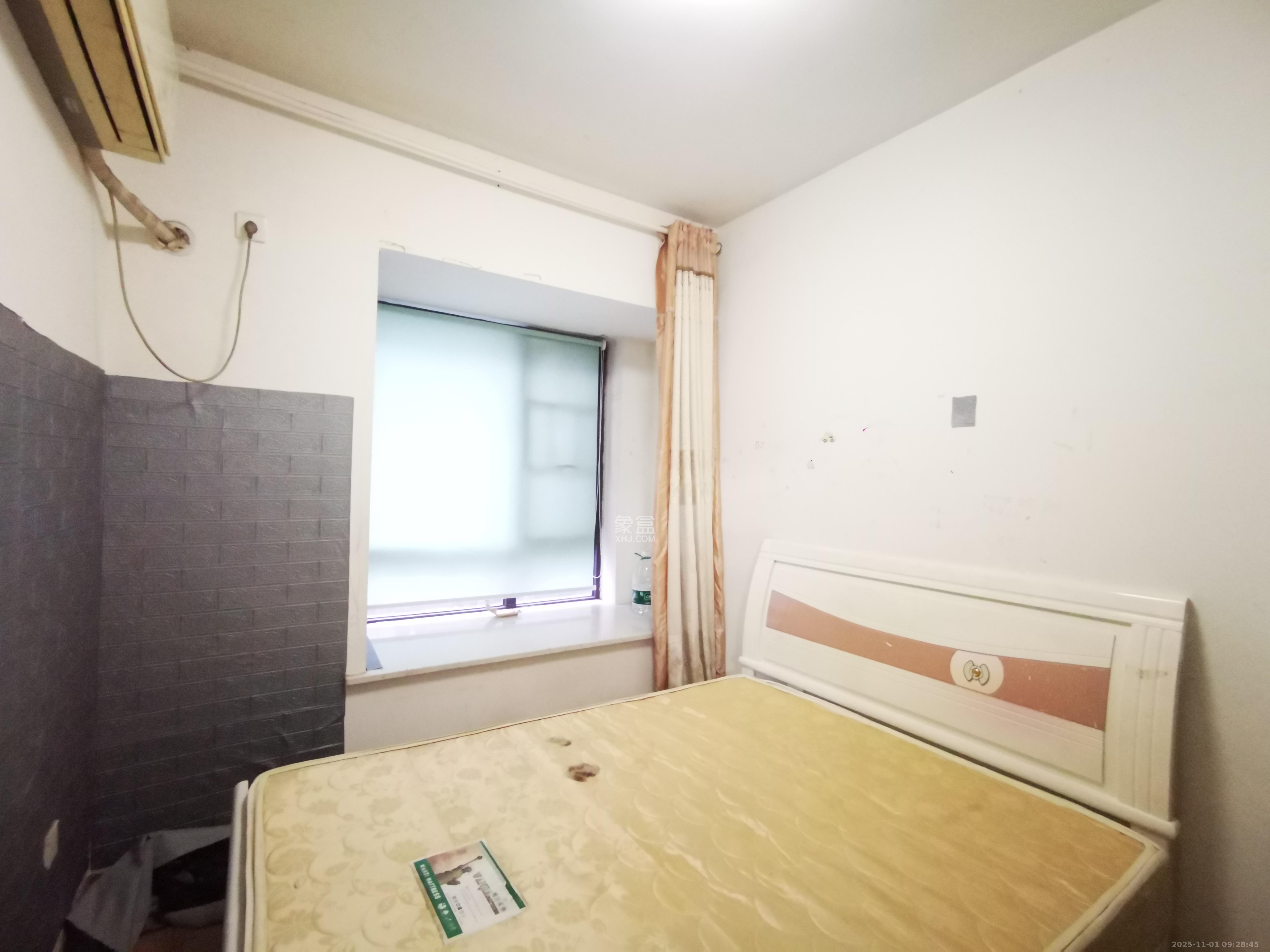 保利麓谷林语E区  3室2厅1卫    2500.0元/月室内图