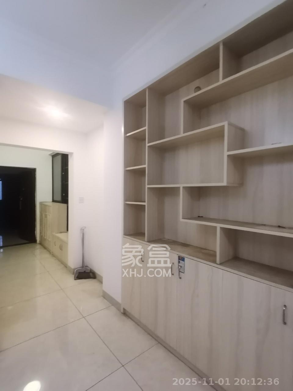 三景华御  2室2厅1卫    1500.0元/月 三景华御  2室2厅1卫    1500.0元/月室内图