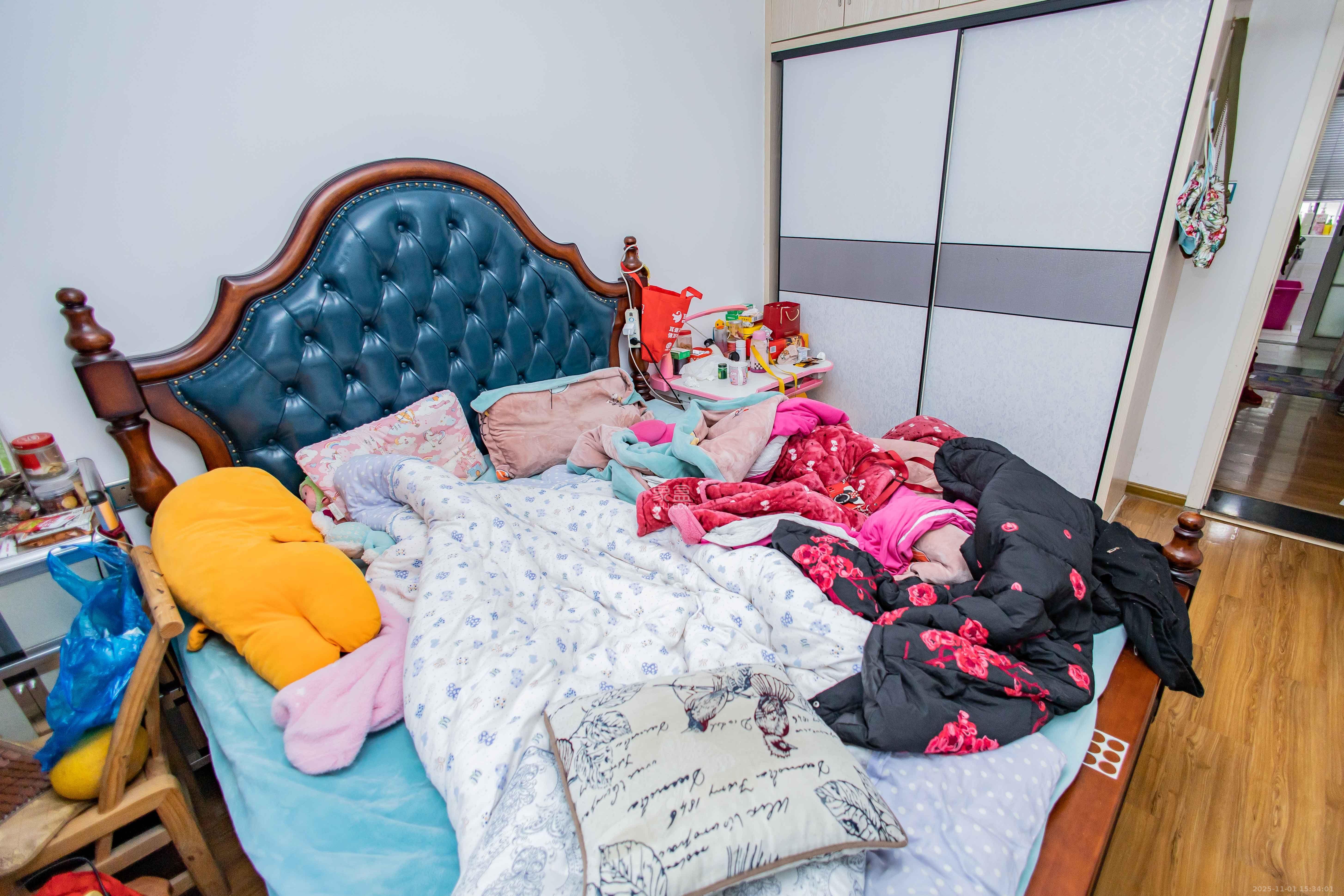 咸嘉新村嘉兴苑  1室2厅1卫    3200.0元/月室内图