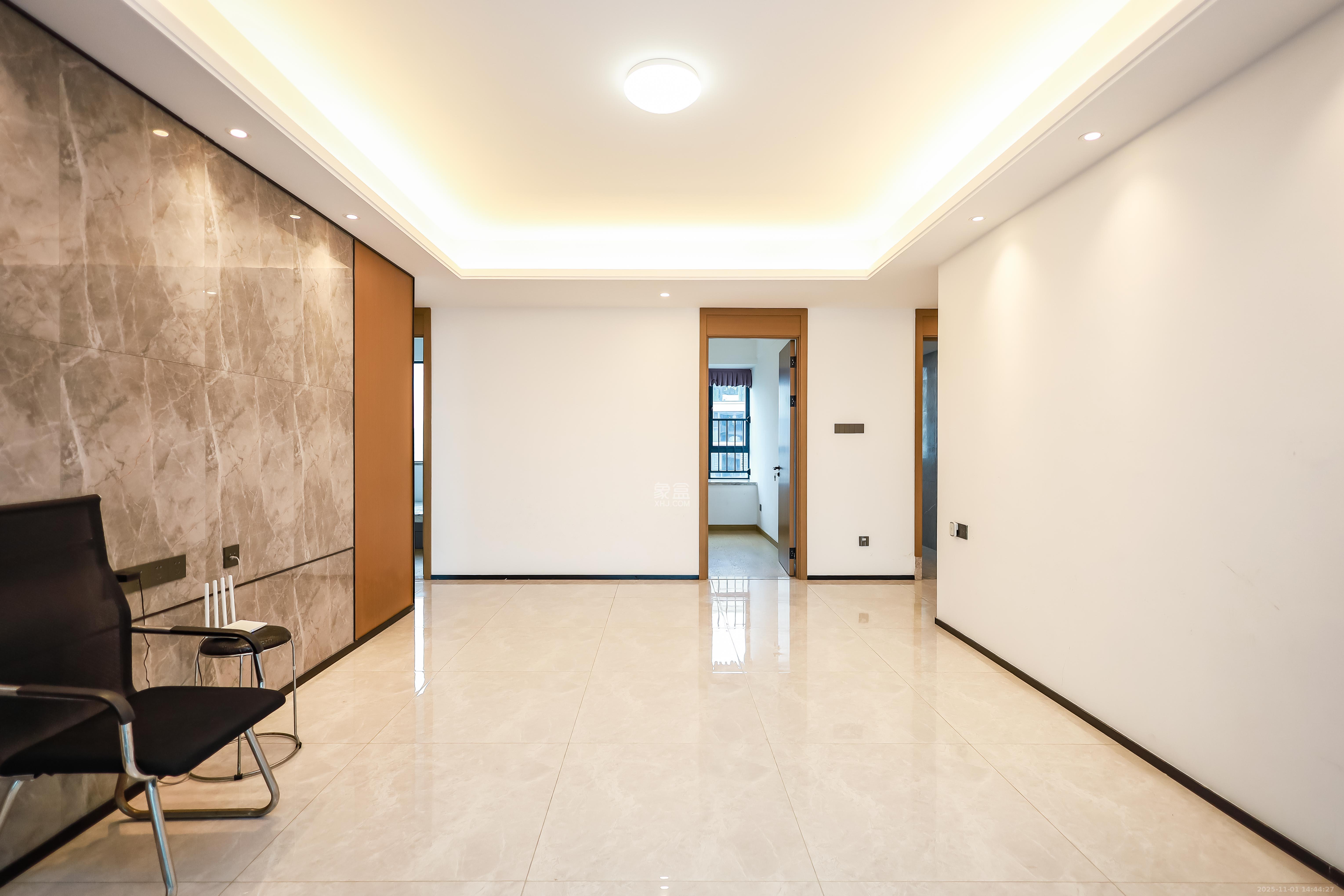 长房云西府一期  3室2厅2卫    116.0万 长房云西府一期  3室2厅2卫    116.0万客厅