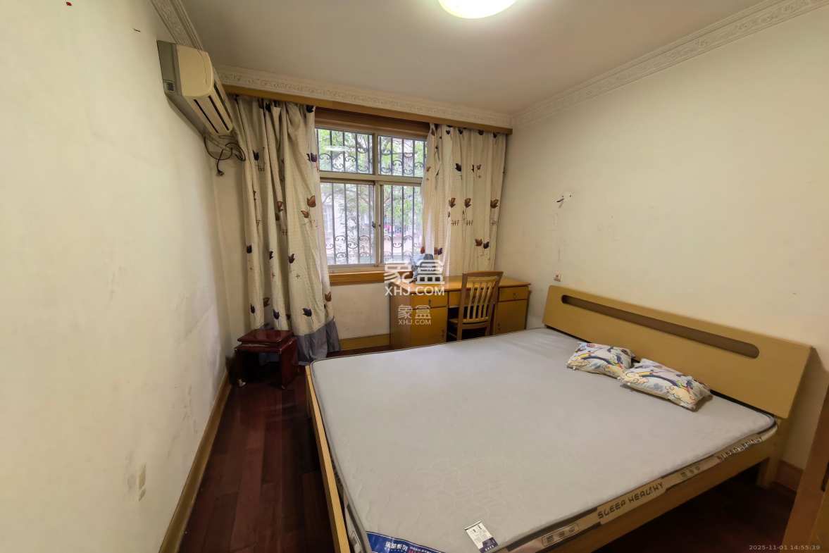 新兴小区(杨家山社区) 4室2厅1卫 2500.0元/月 新兴小区(杨家山社区) 4室2厅1卫 2500.0元/月室内图